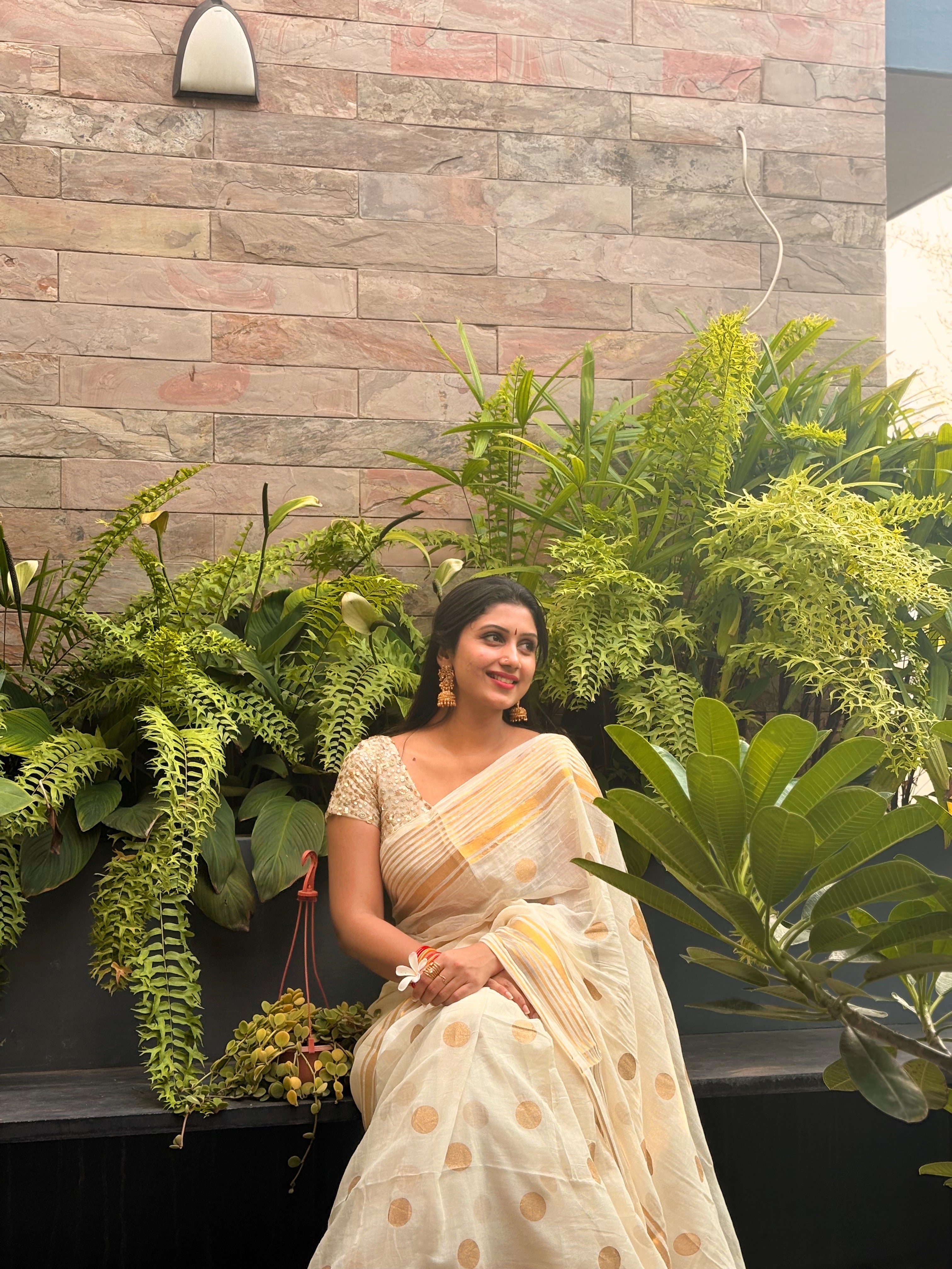 MULMUL SAREE WITH POLKA DOTS - TBS26VC