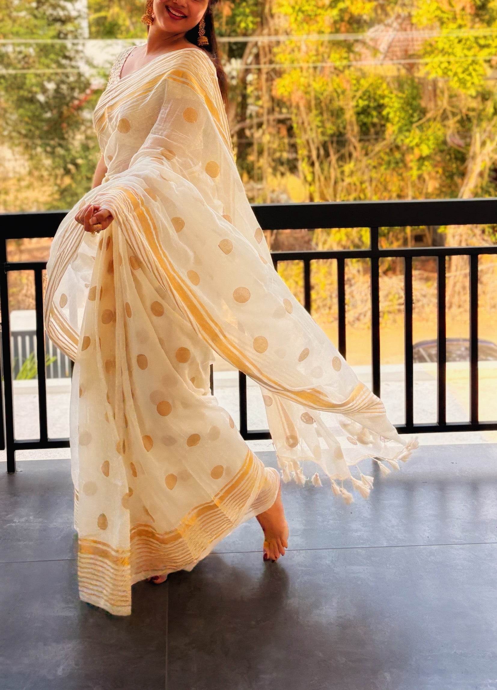 MULMUL SAREE WITH POLKA DOTS - TBS26VC
