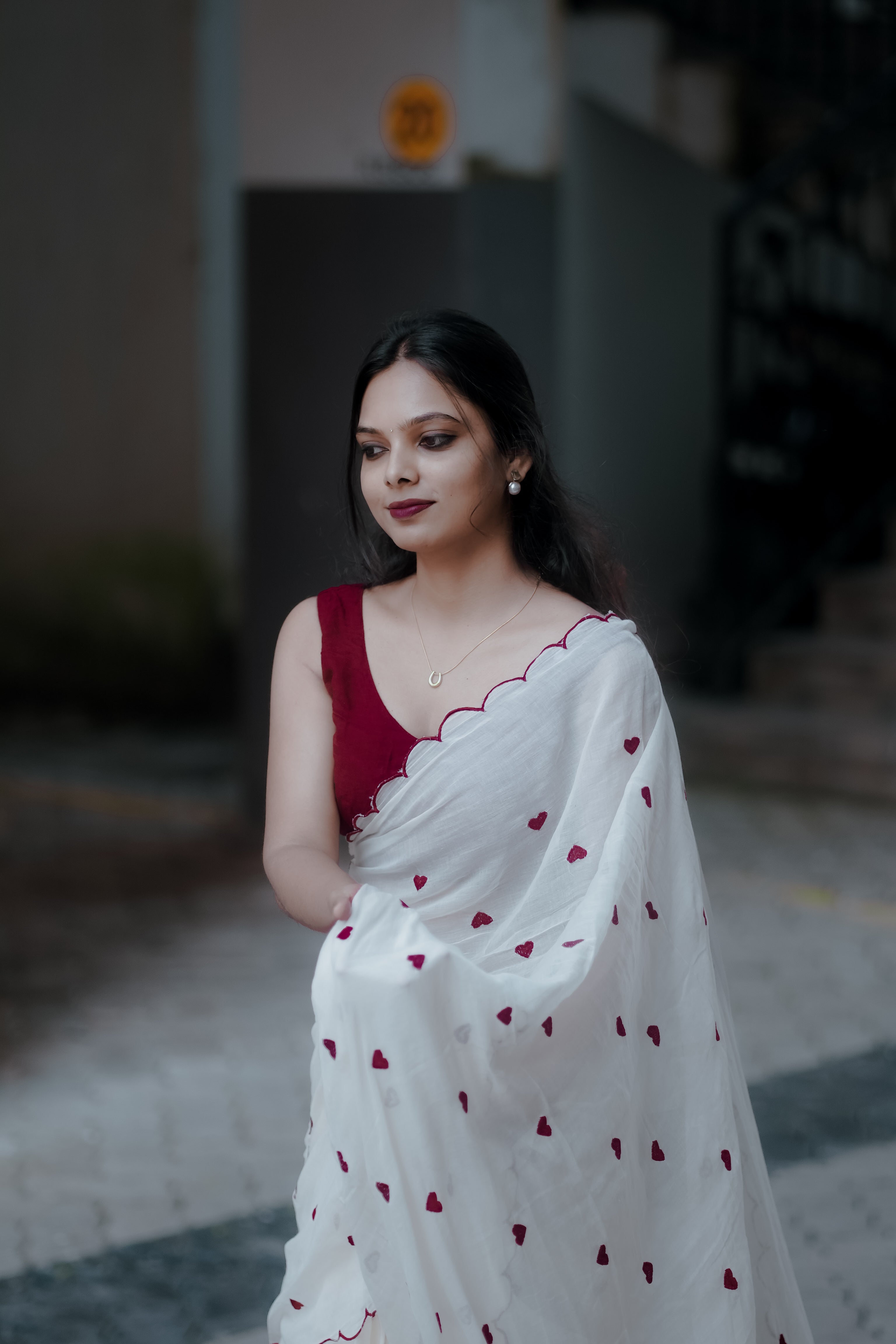 OFF WHITE MULMUL WITH MAROON HEART