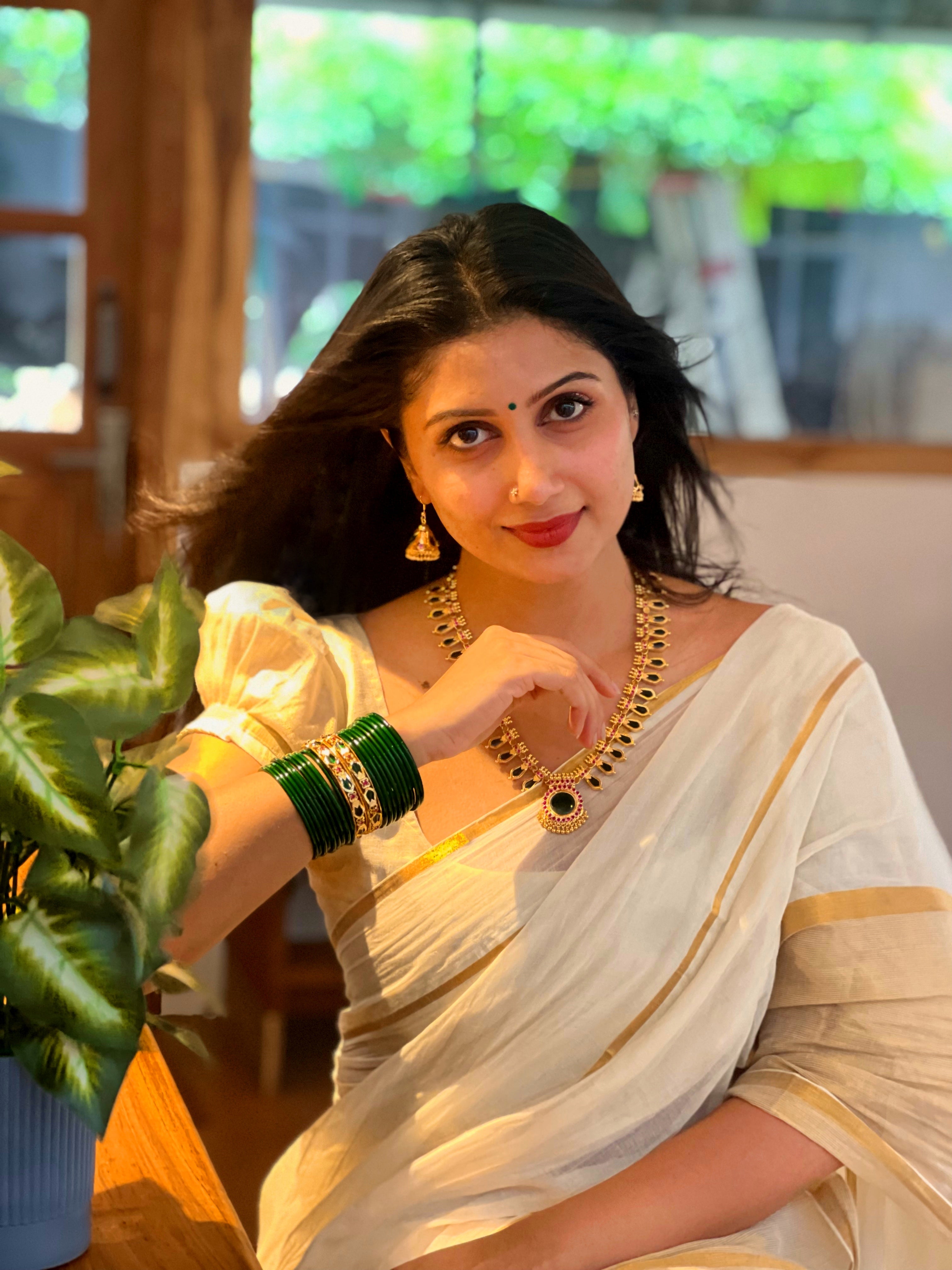 MULMUL SAREE WITH SIMPLE GOLD BORDER- TBS26SG