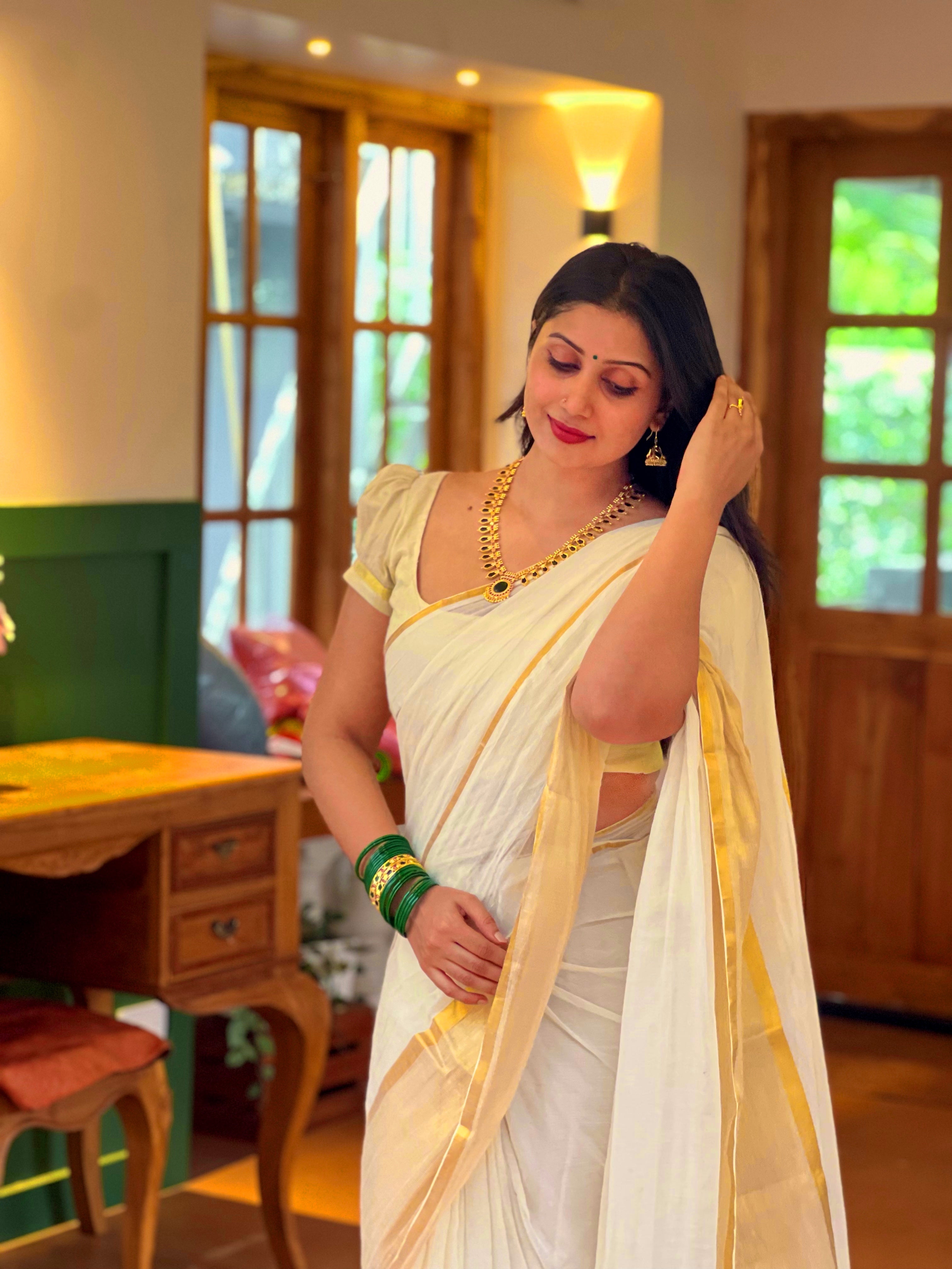 MULMUL SAREE WITH SIMPLE GOLD BORDER- TBS26SG
