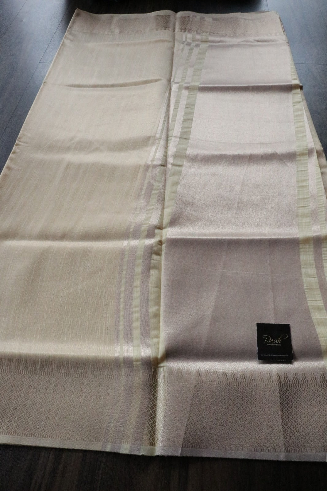 PLAIN TISSUE BASED SAREE 2