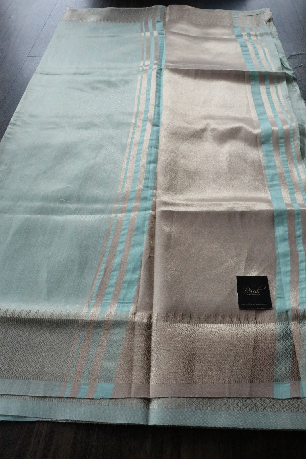 PLAIN TISSUE BASED SAREE 3