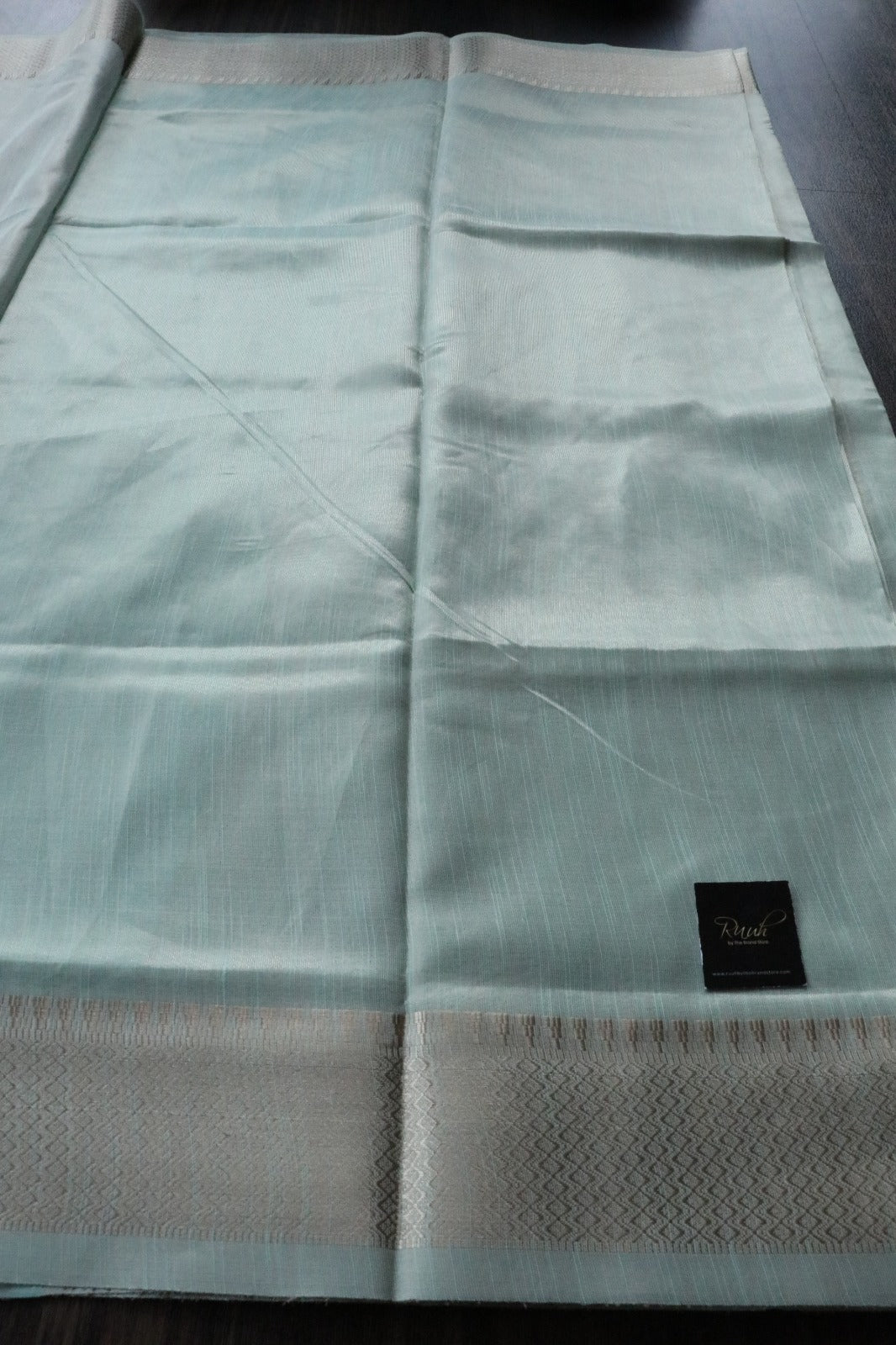 PLAIN TISSUE BASED SAREE 3