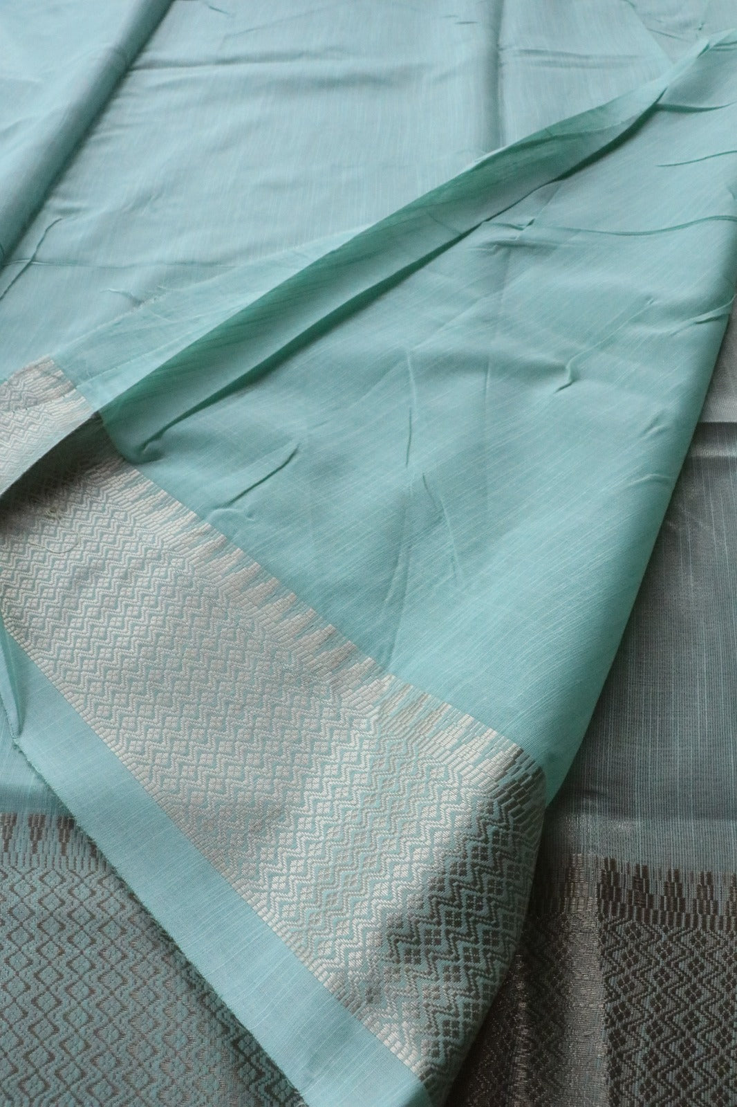 PLAIN TISSUE BASED SAREE 3