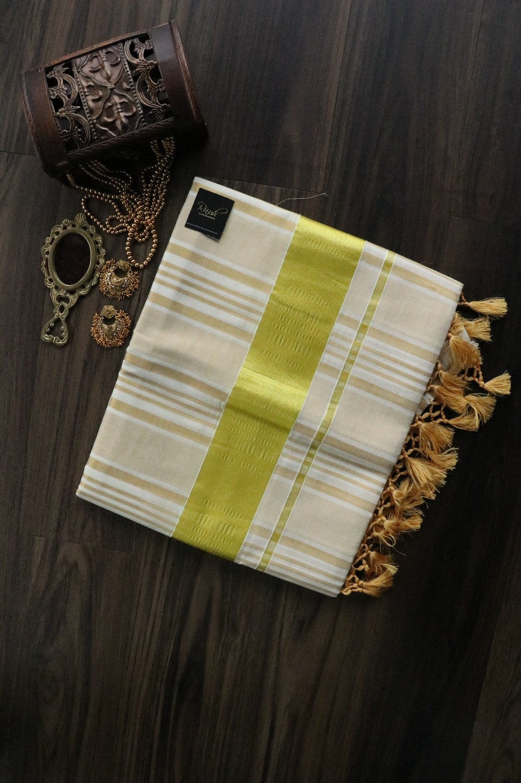 KERALA SAREE GOLD STRIPE 1