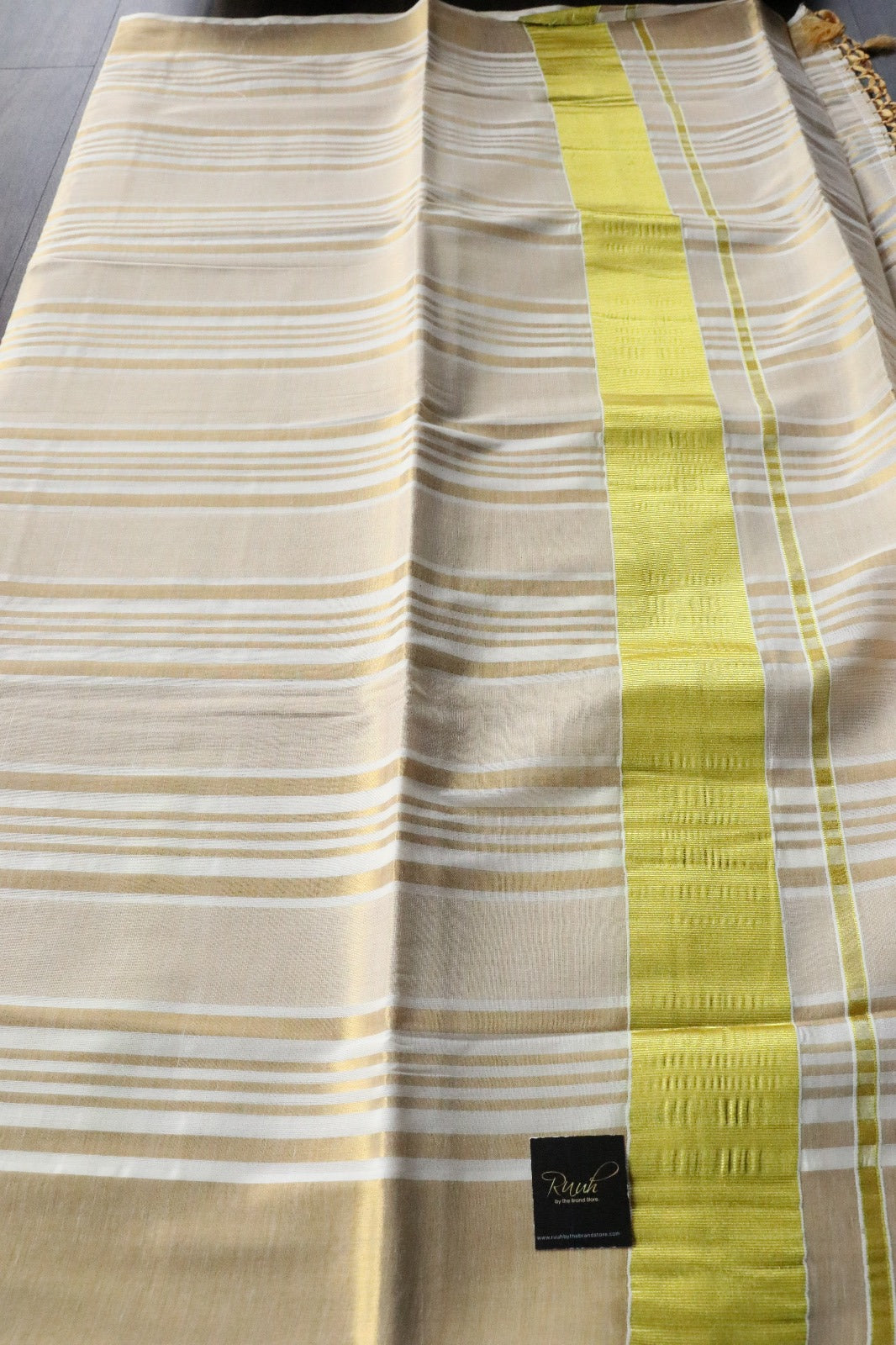 KERALA SAREE GOLD STRIPE 1