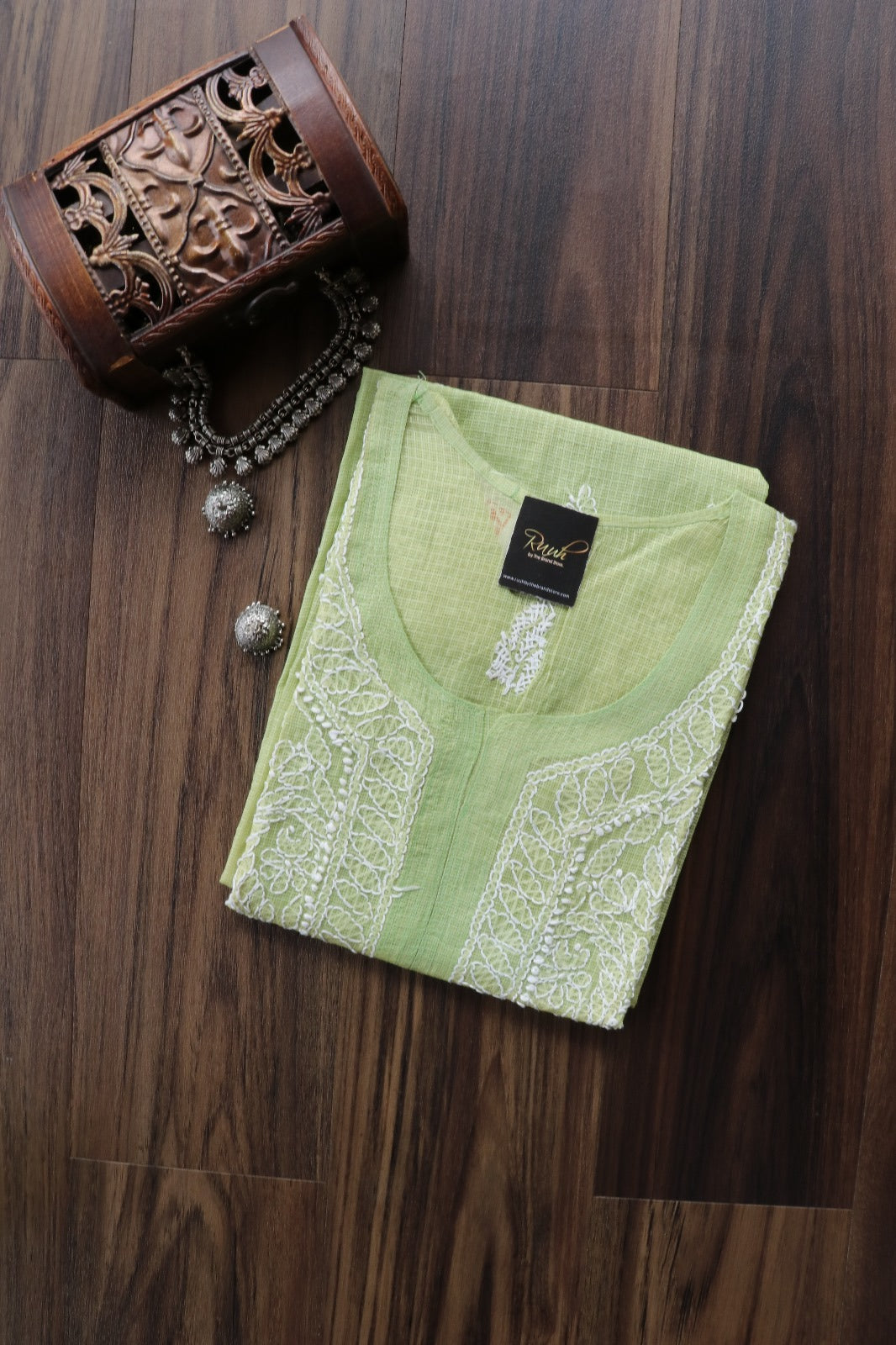 CHIKANKARI KURTA B6