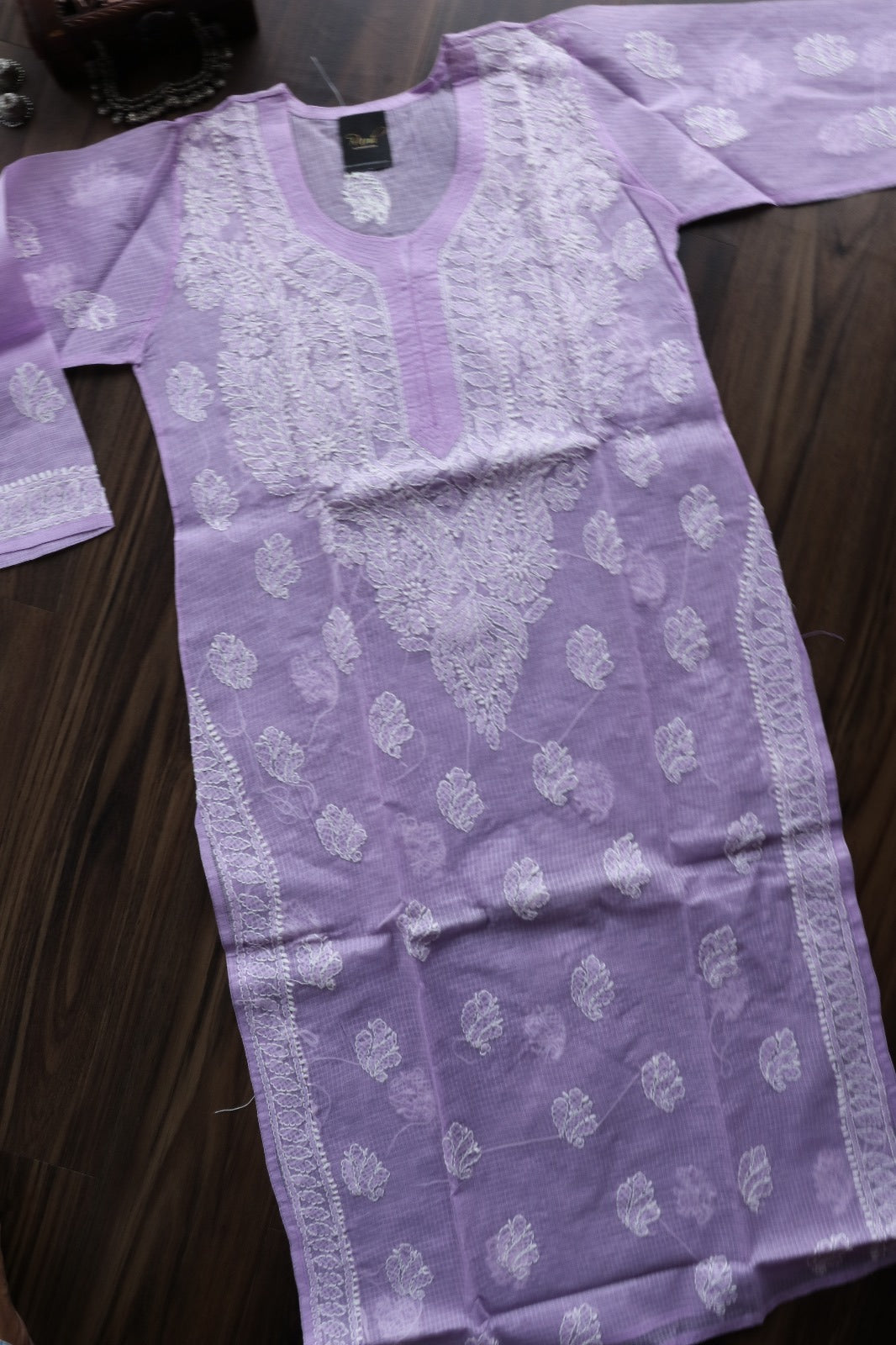 CHIKANKARI KURTA B4