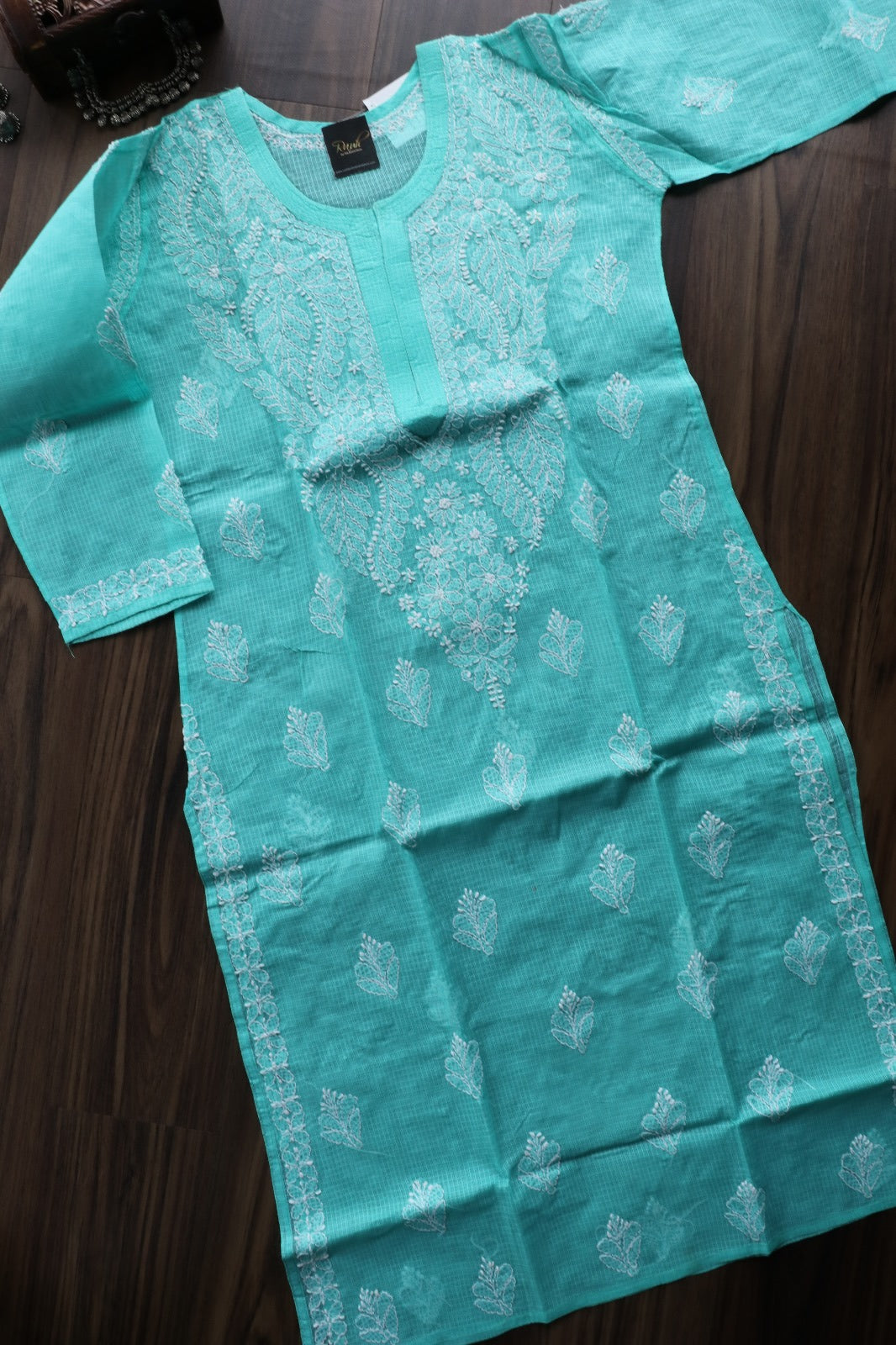 CHIKANKARI KURTA B1