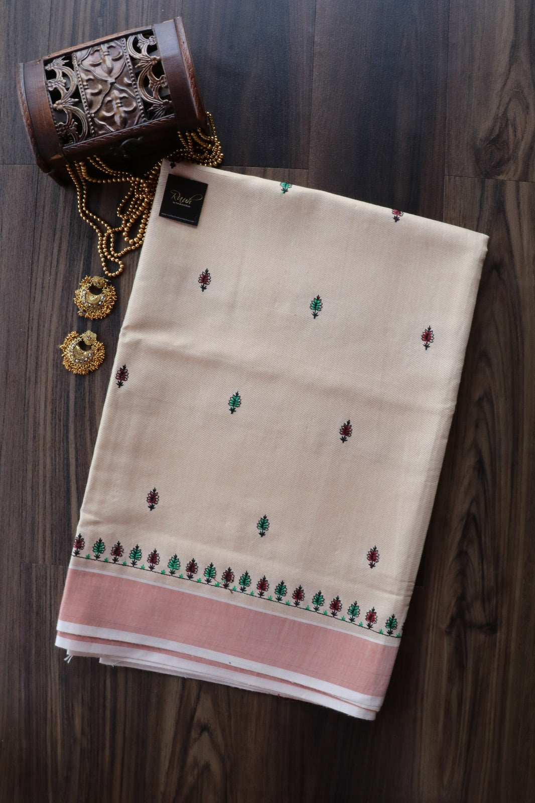 KERALA TISSUE WITH FLOWER EMBROIDERY