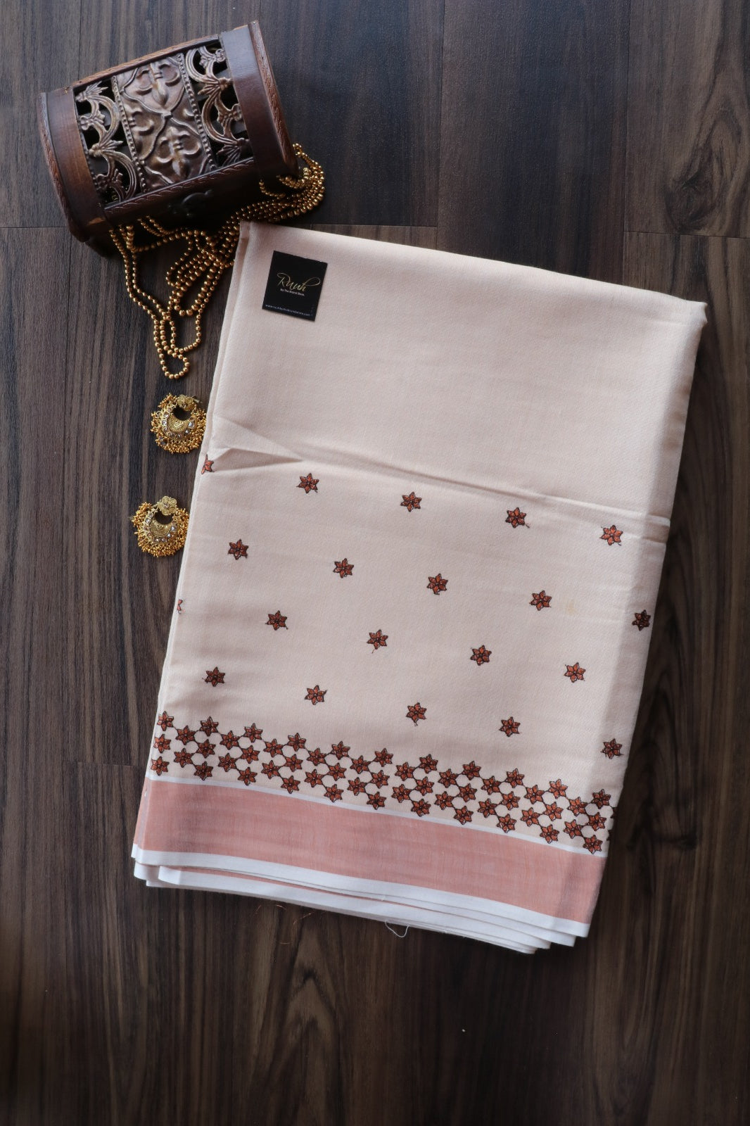 KERALA TISSUE STAR EMBROIDERY