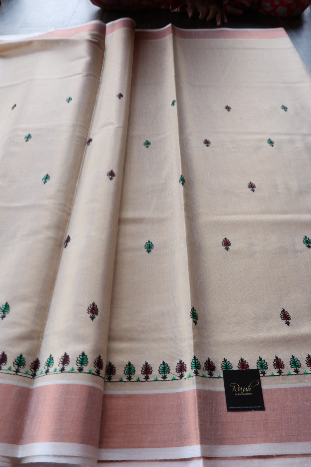 KERALA TISSUE WITH FLOWER EMBROIDERY