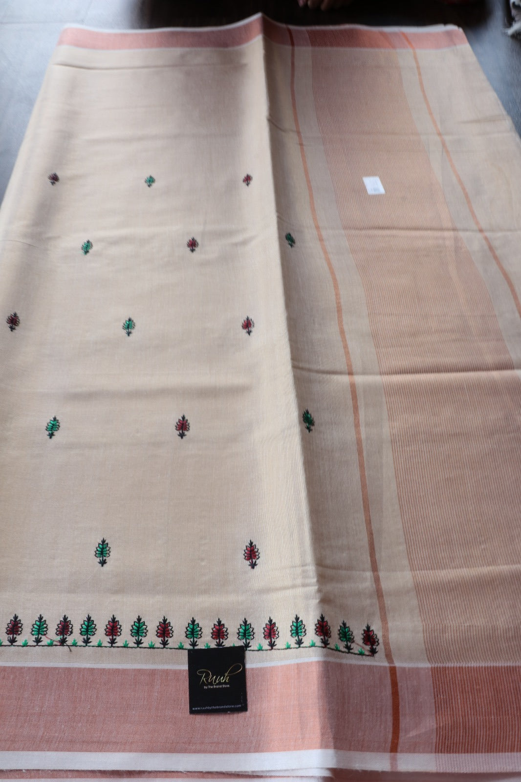 KERALA TISSUE WITH FLOWER EMBROIDERY