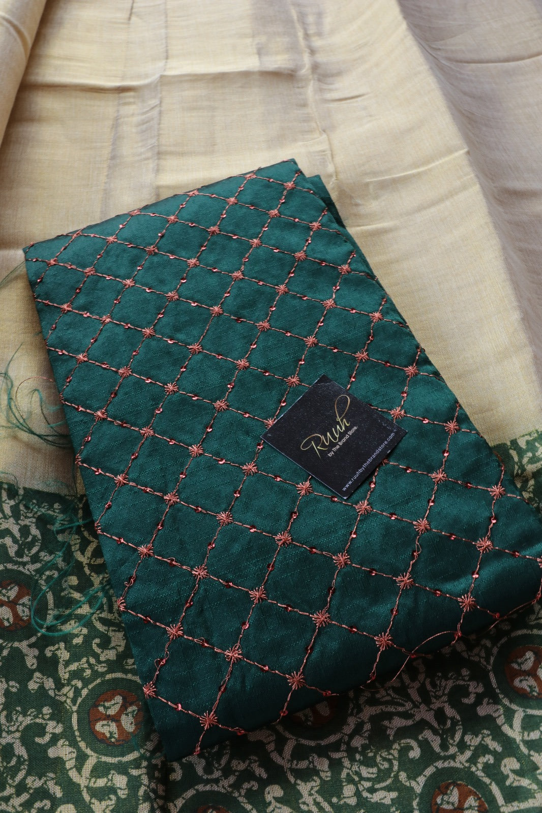 KERALA TISSUE WITH GREEN PRINTED BORDER