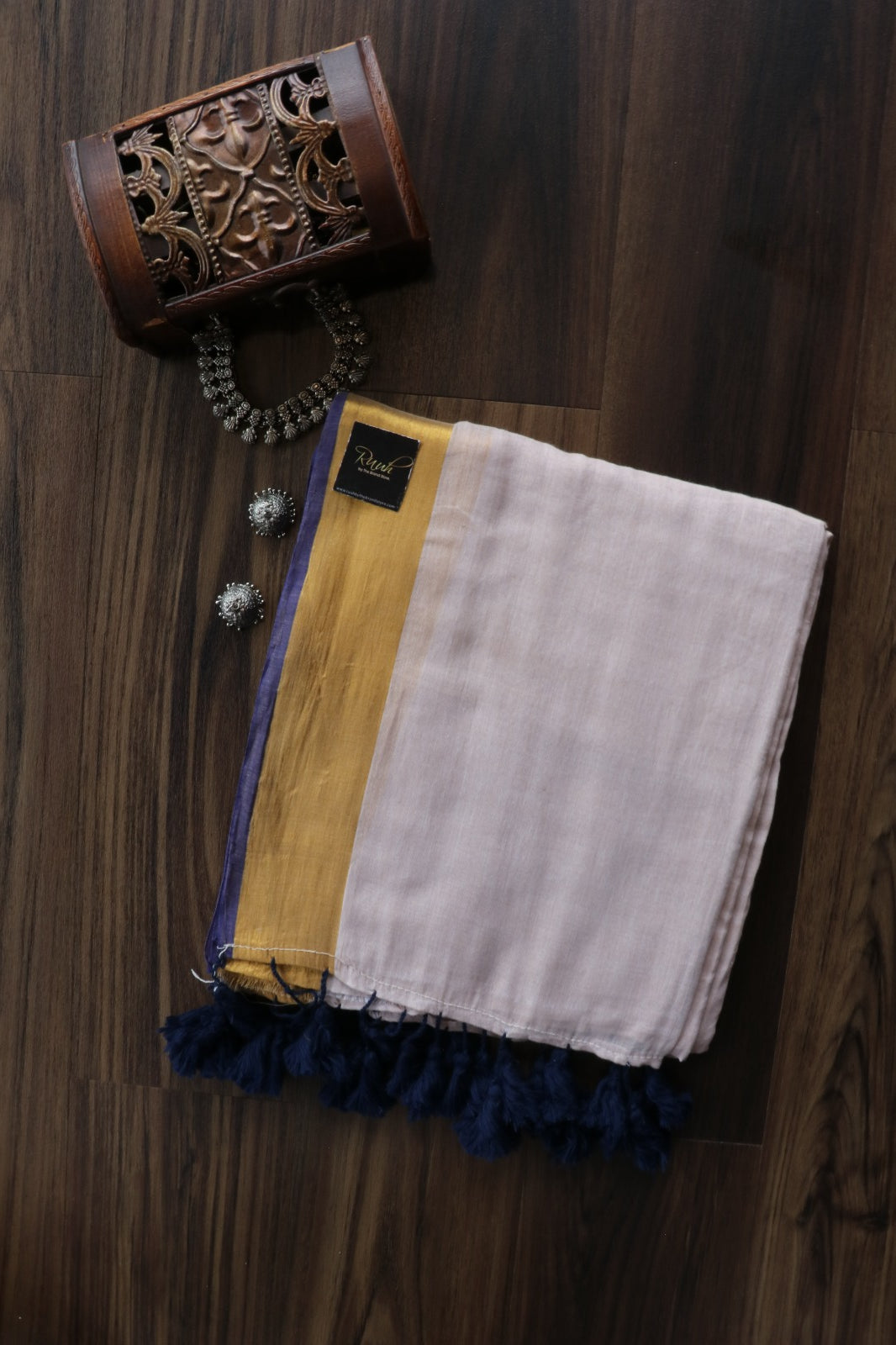 BEIGE MULMUL SAREE WITH BLUE EDGING