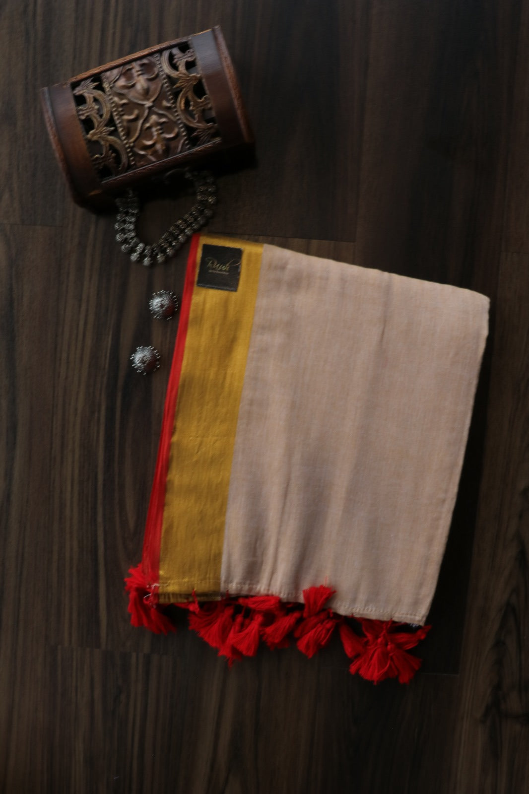 BEIGE MULMUL SAREE WITH RED EDGING