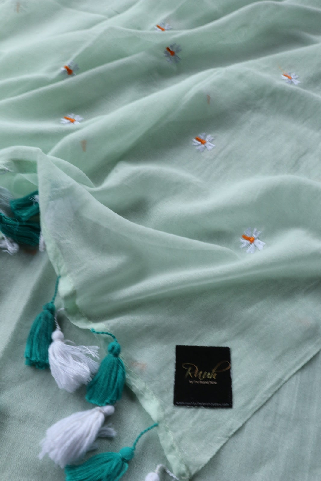 LIGHT PISTA GREEN MULMUL PARIJAT EMBOIDERY