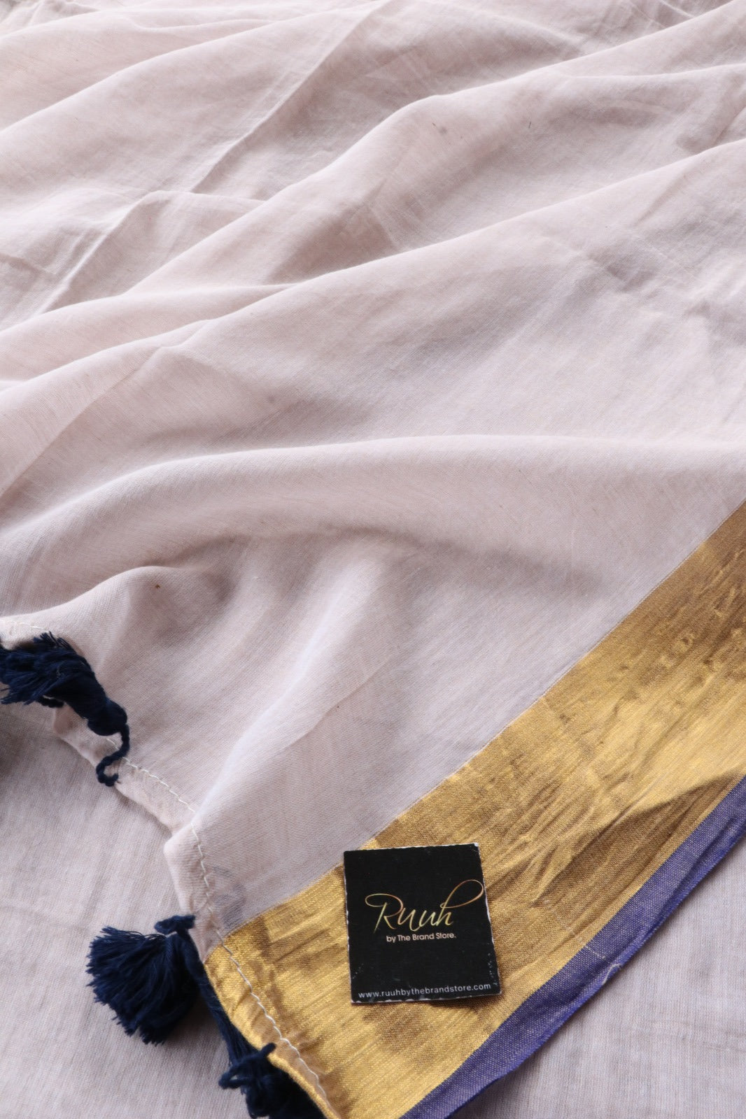 BEIGE MULMUL SAREE WITH BLUE EDGING