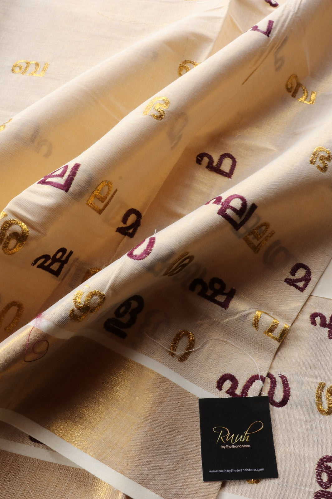 AKSHARAMALA ON KERALA TISSUE -WINE  & GOLD