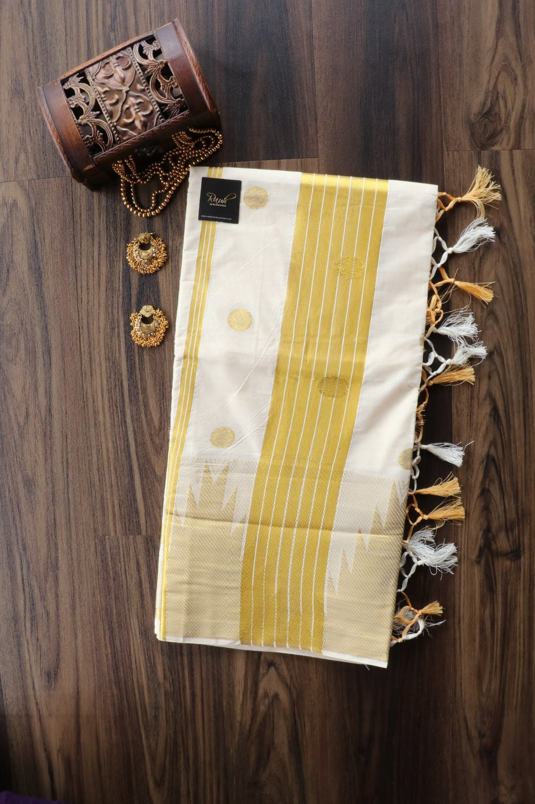 KERALA COTTON SAREE WITH GOLDEN BUTTA AND TEMPLE BORDER