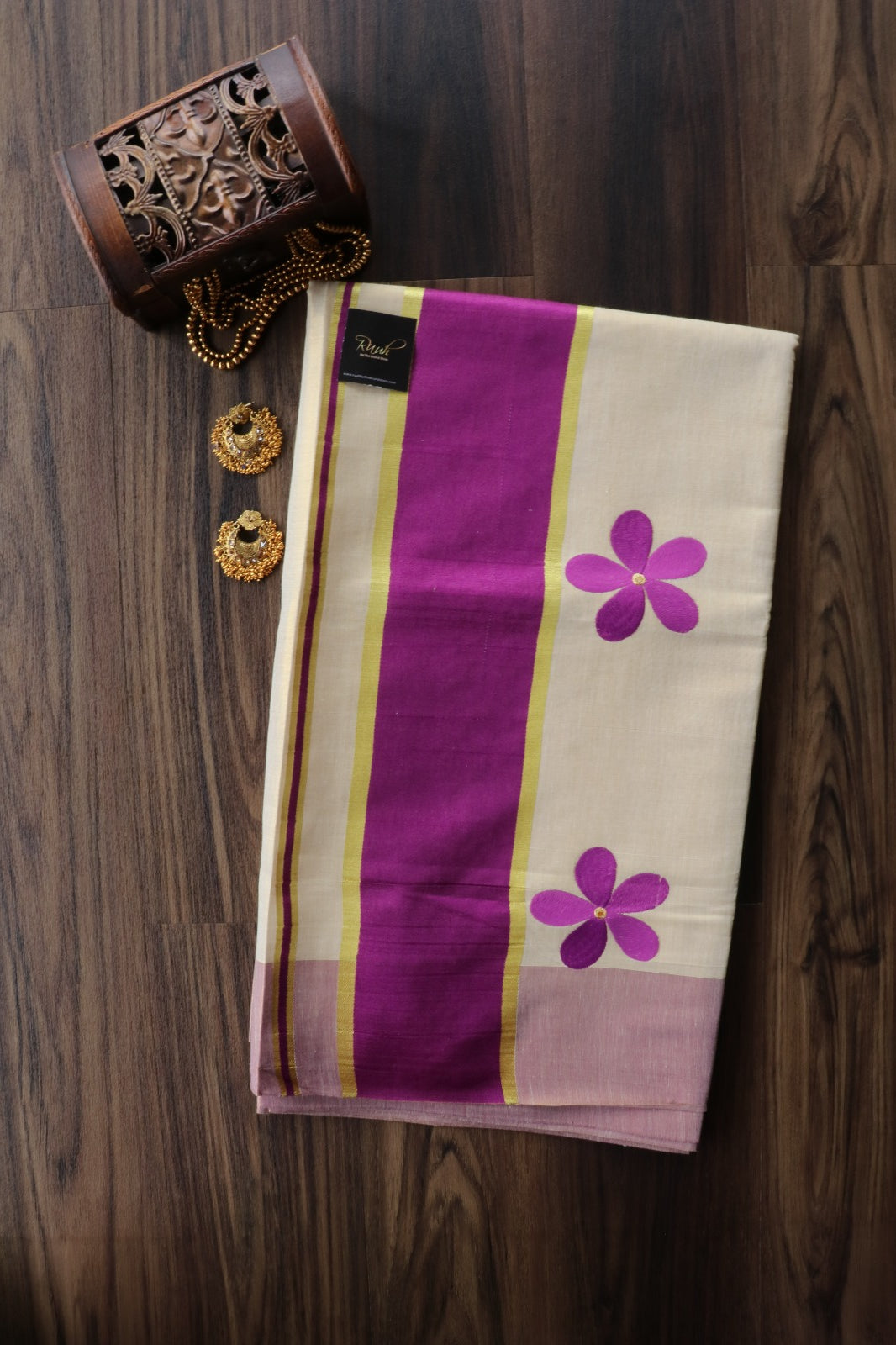 PURPLE FLORAL EMBROIDERY ON KERALA TISSUE SAREE