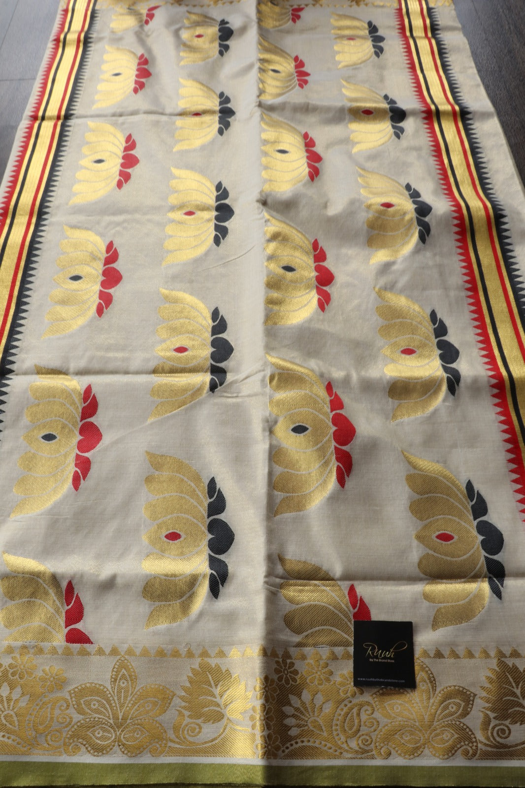 LOTUS WOVEN ON KERALA TISSUE