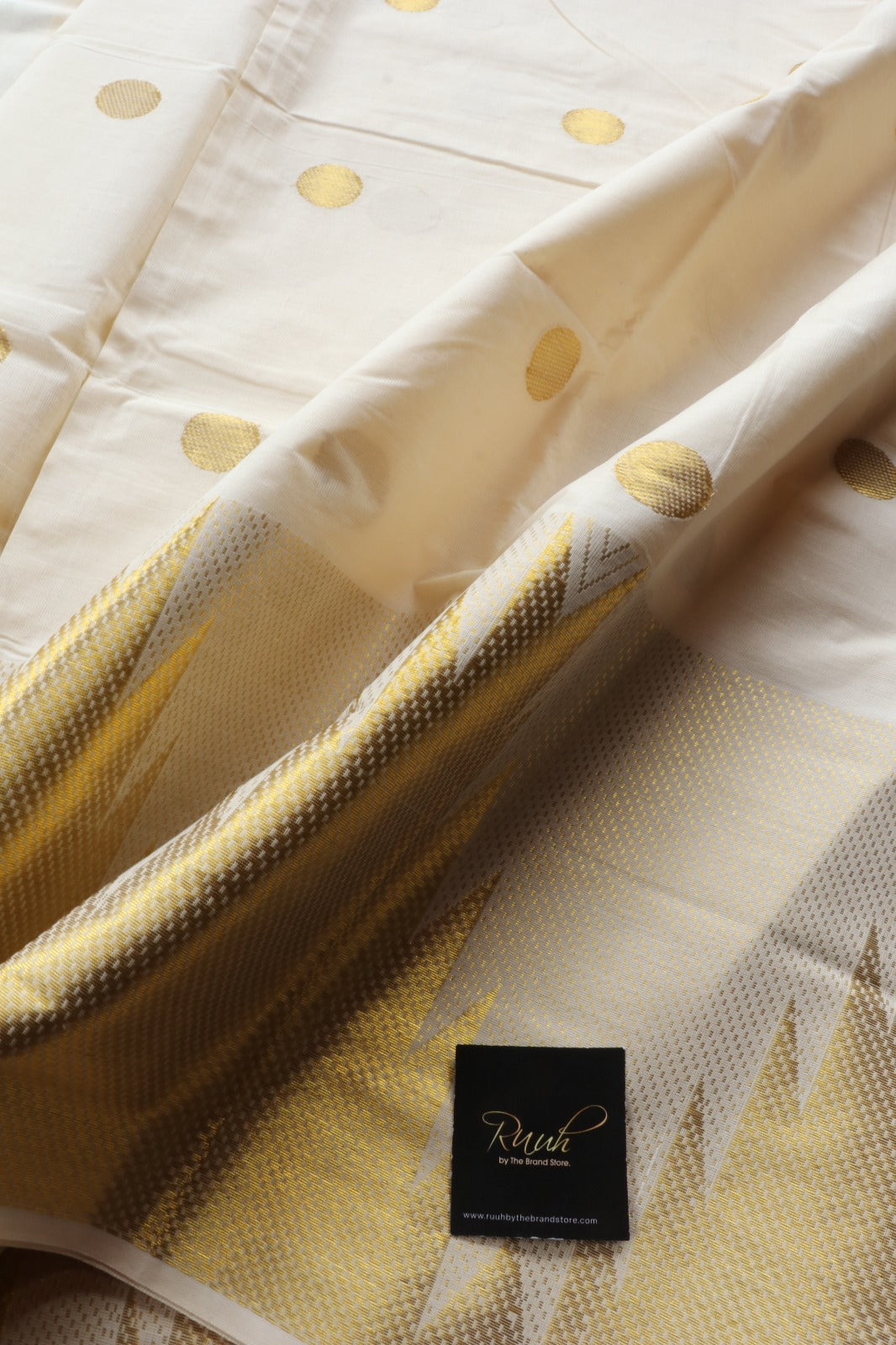 KERALA COTTON SAREE WITH GOLDEN BUTTA AND TEMPLE BORDER