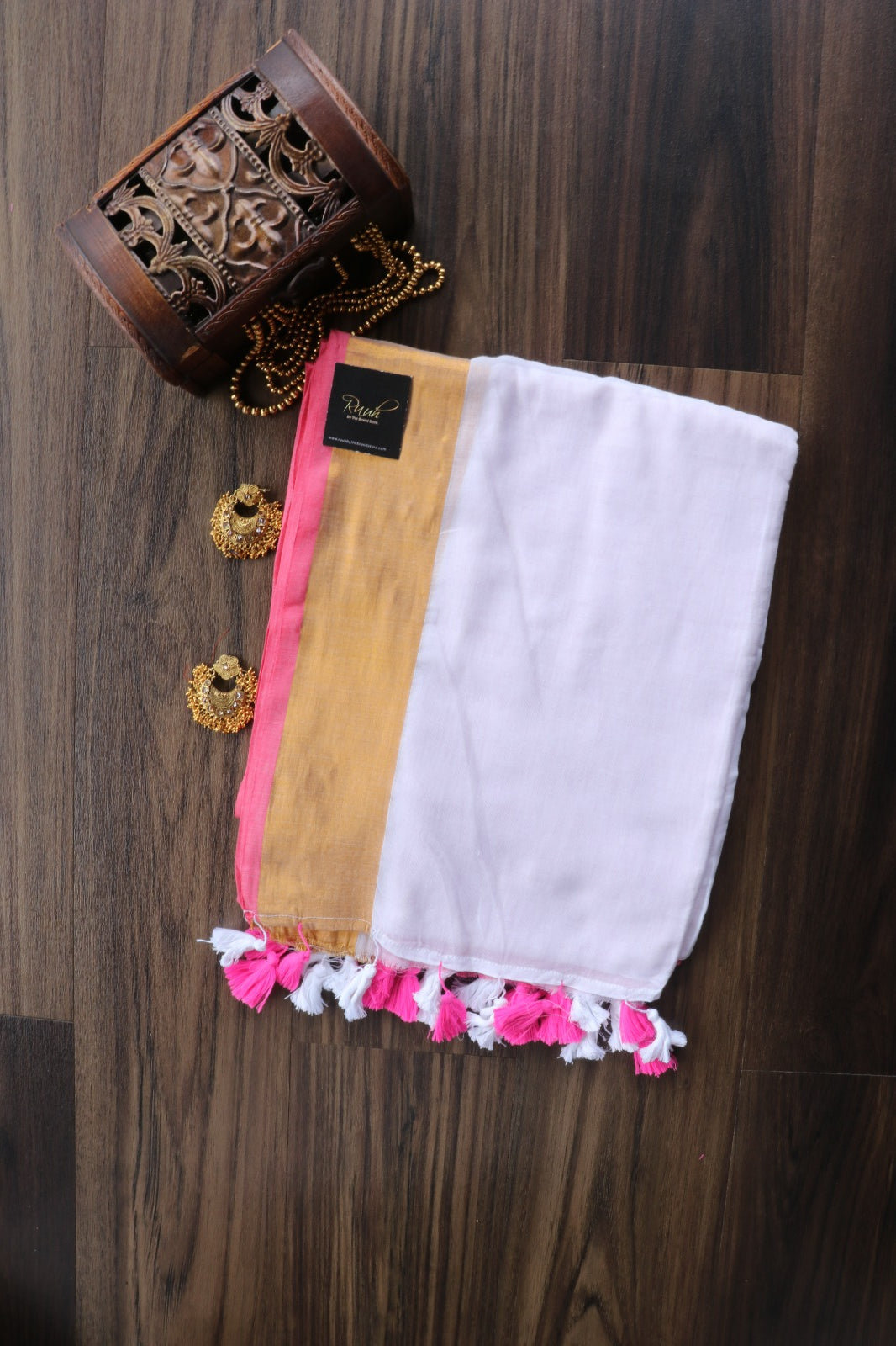 PINK WHITE COMBINATION MULMUL SAREE
