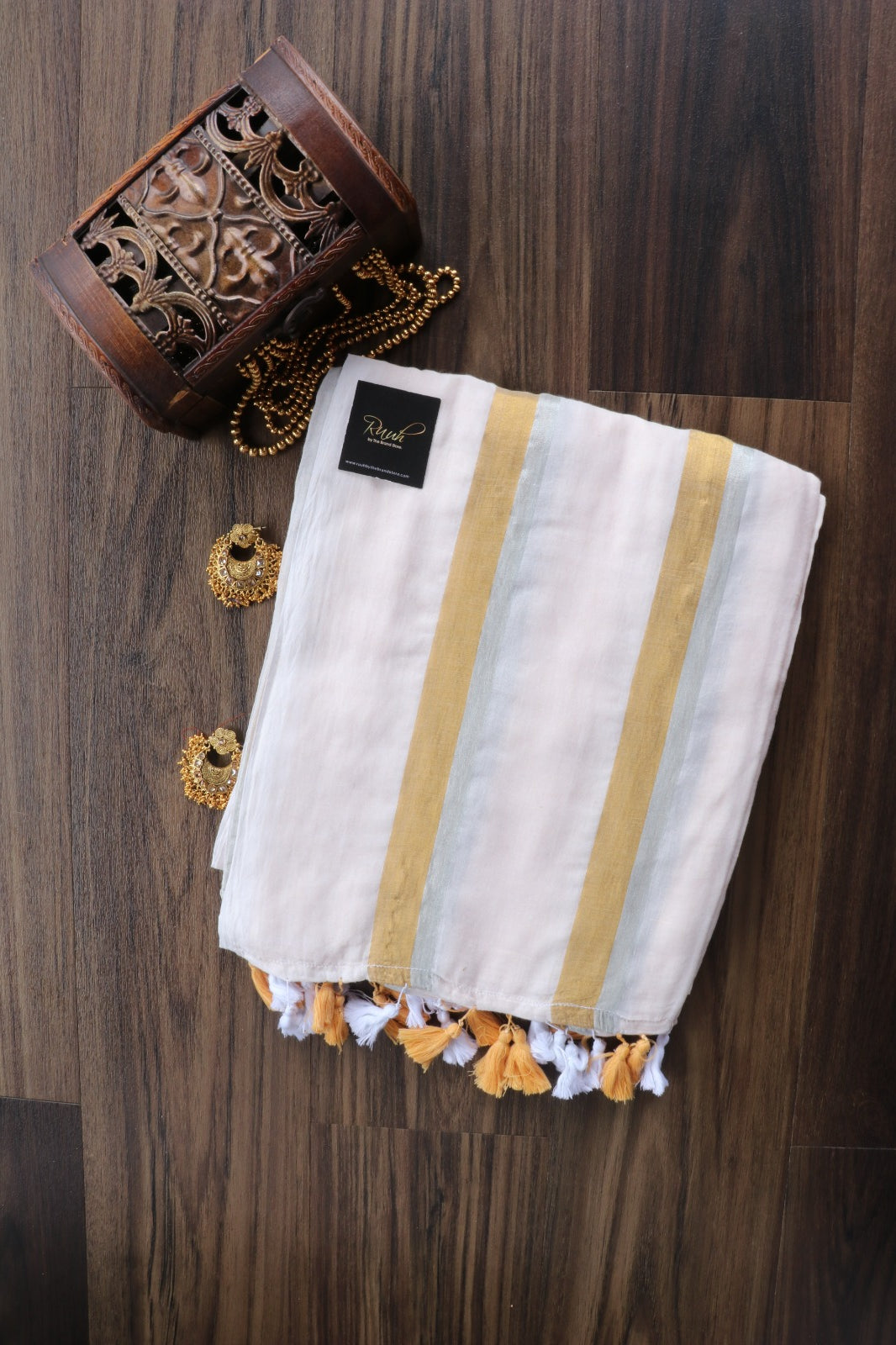 CREAM MULMUL SAREE WITH ZARI STRIPES