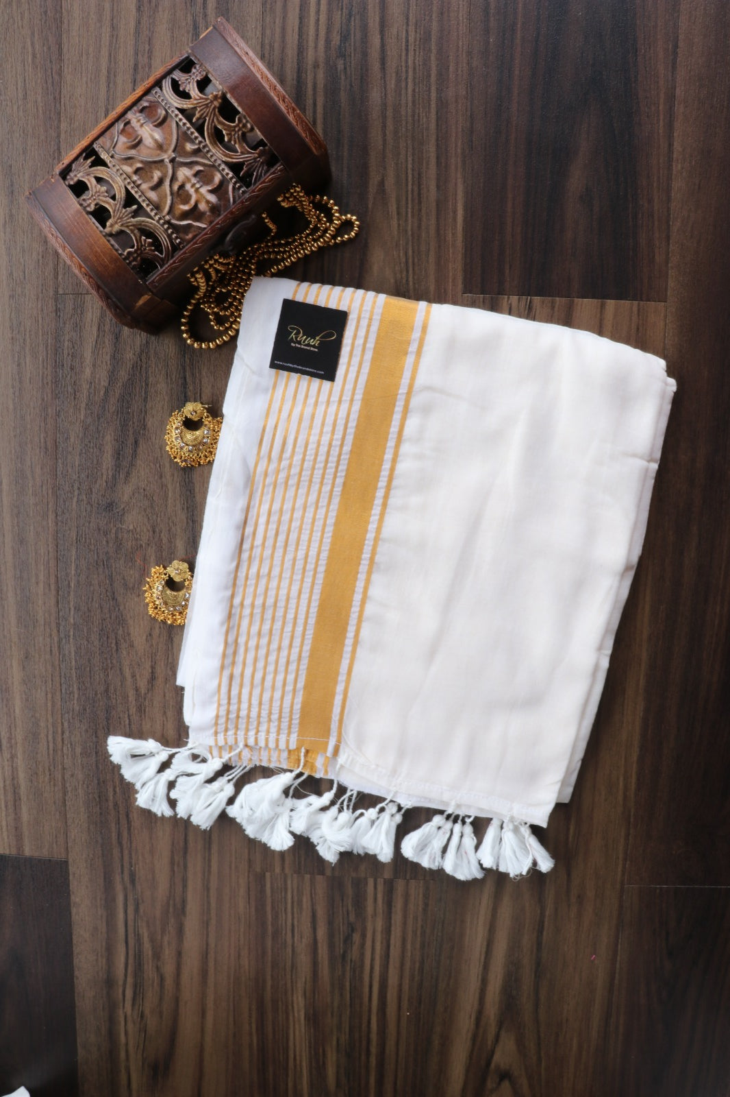 OFF WHITE  MULMUL COTTON SAREE WITH ZARI STRIPE BORDER