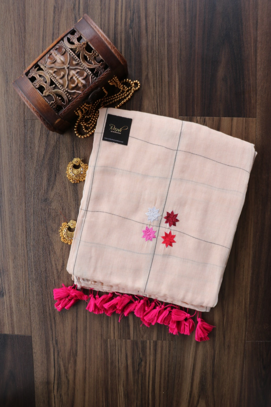 BEIGE MULMUL SAREE WITH EMBROIDERY