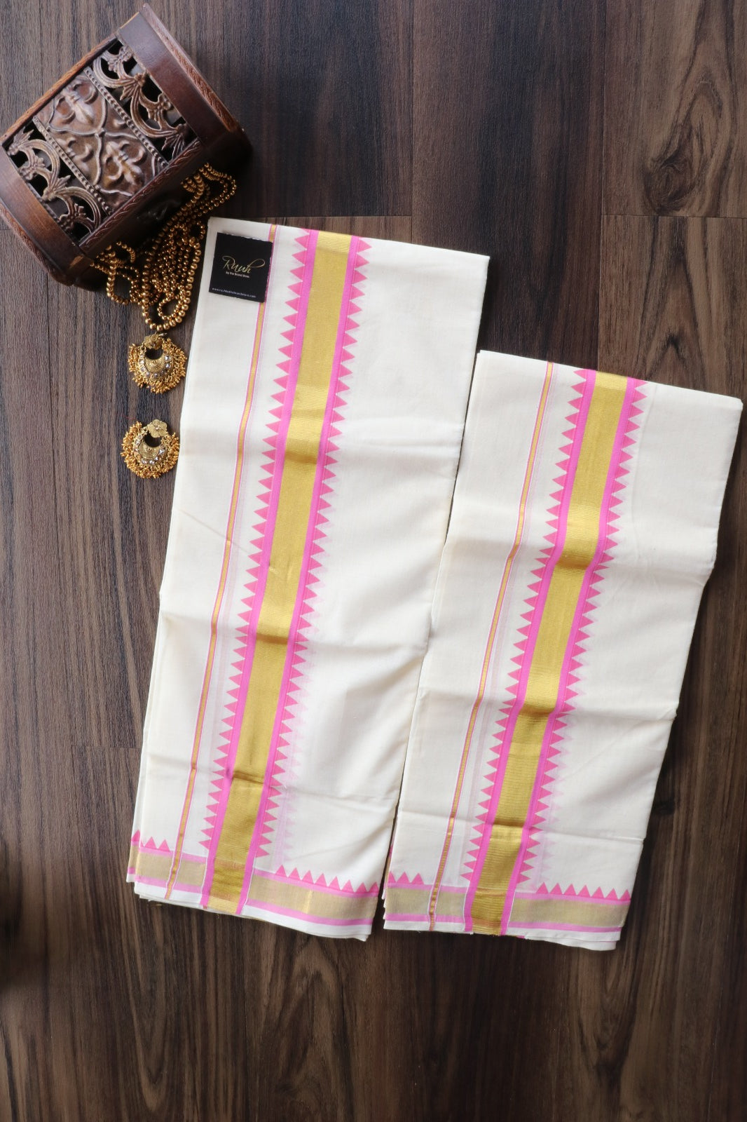 TEMPLE BORDER WITH GOLD KASAV COTTON SET MUND