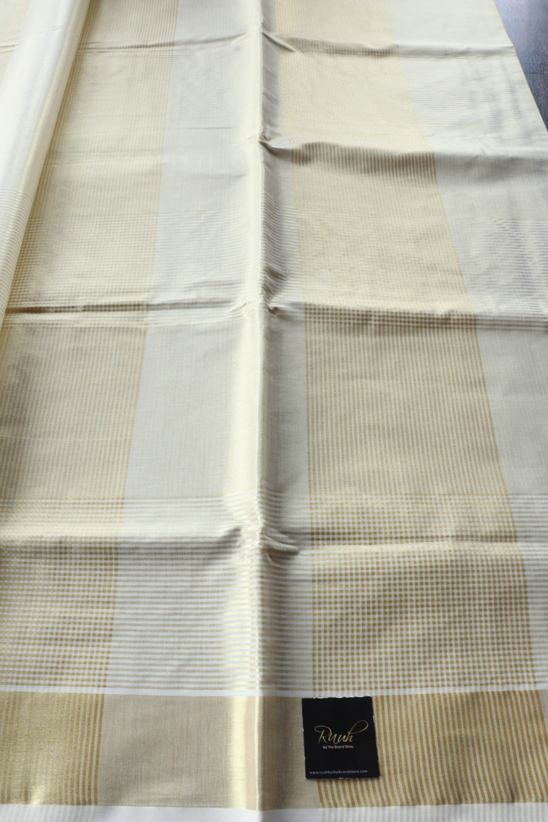 TISSUE STRIPE IN VERTICAL & HORIZONTAL PATTERN