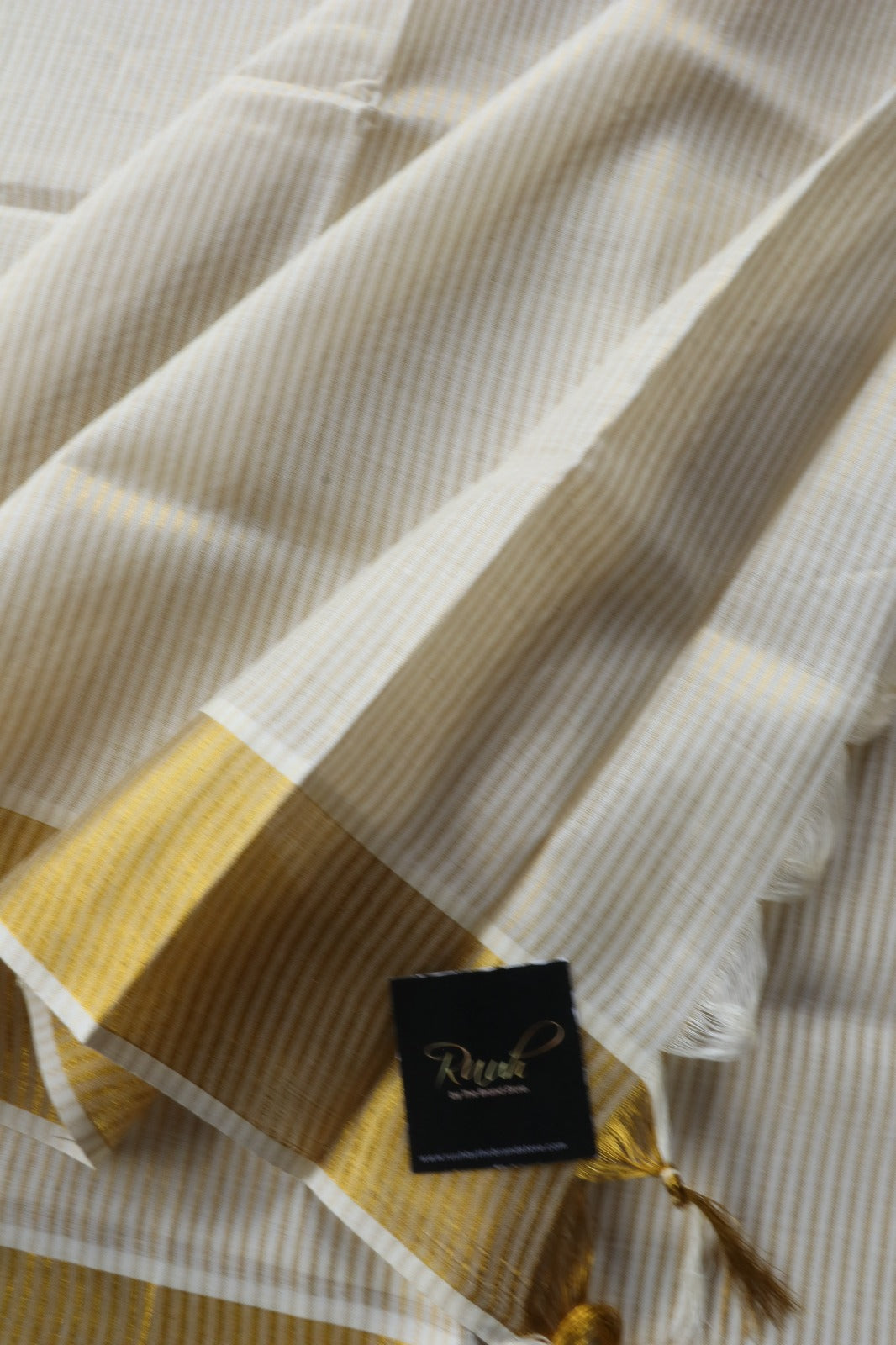 COTTON SAREE WITH VERTICAL STRIPES AND ZARI BORDER