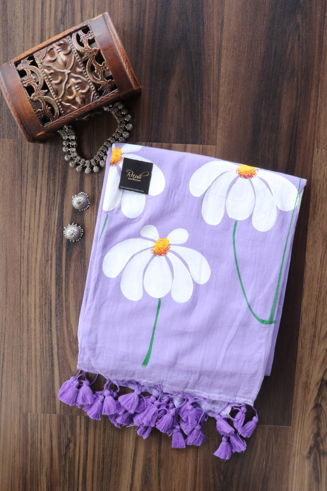 LAVENDER MULMUL HANDPAINTED DAISY SAREE
