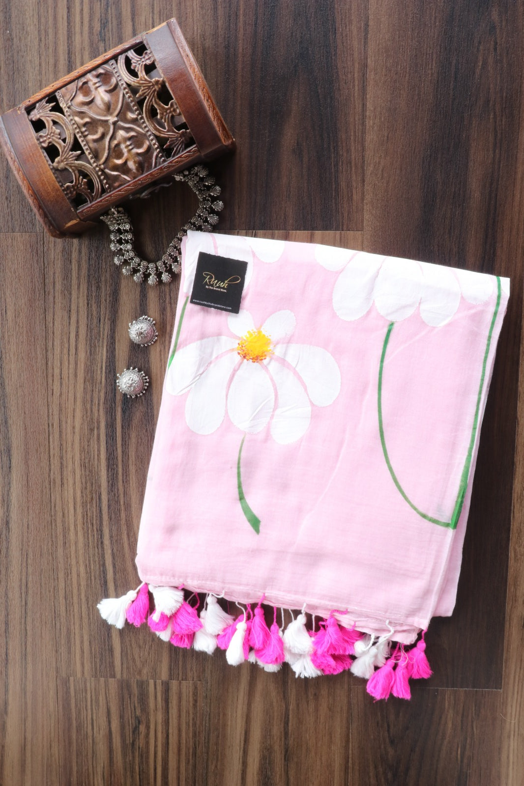LIGHT PINK MULMUL HANDPAINTED DAISY SAREE