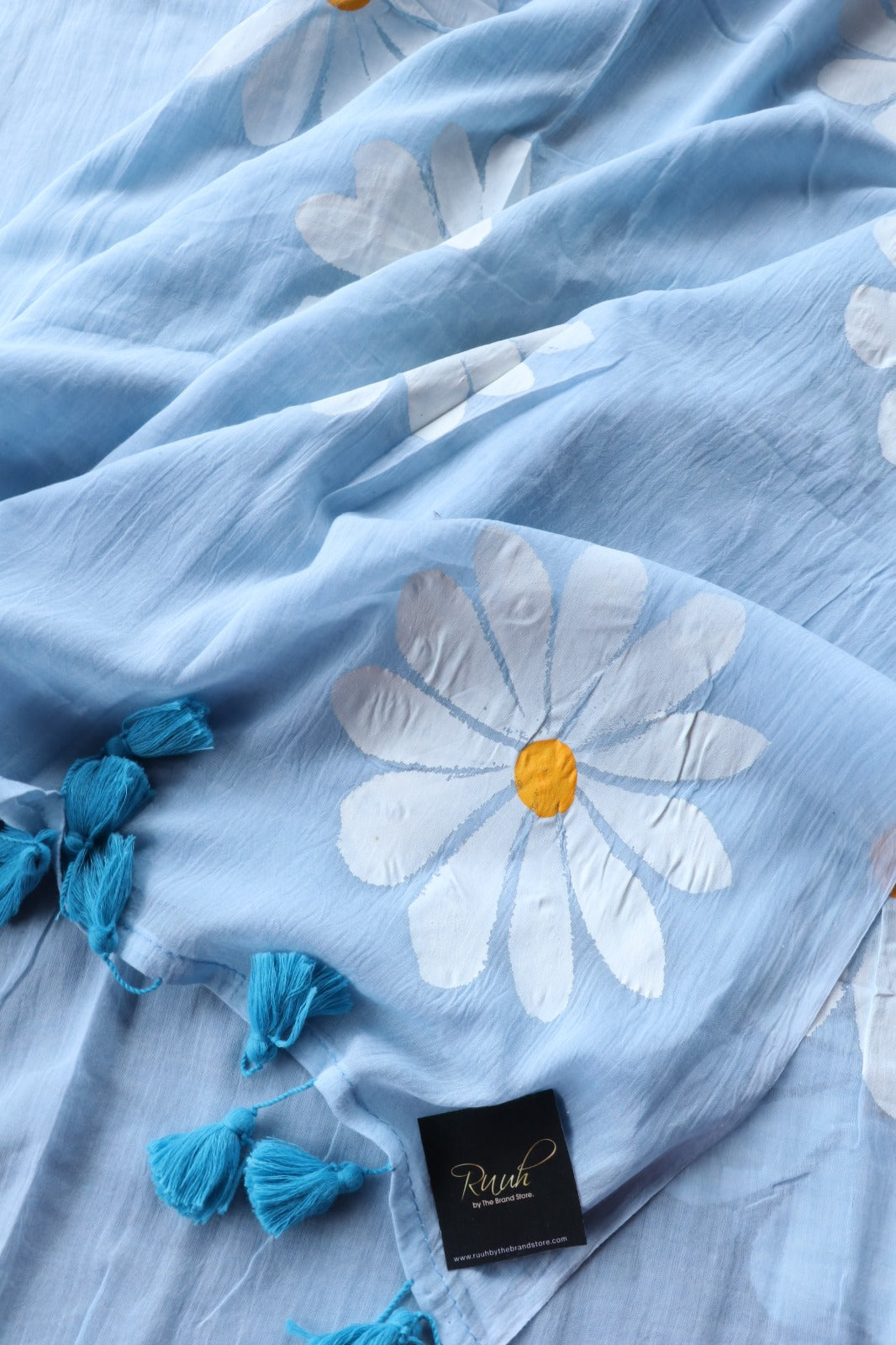 LIGHT BLUE DAISY HANDPAINTED MULMUL SAREE