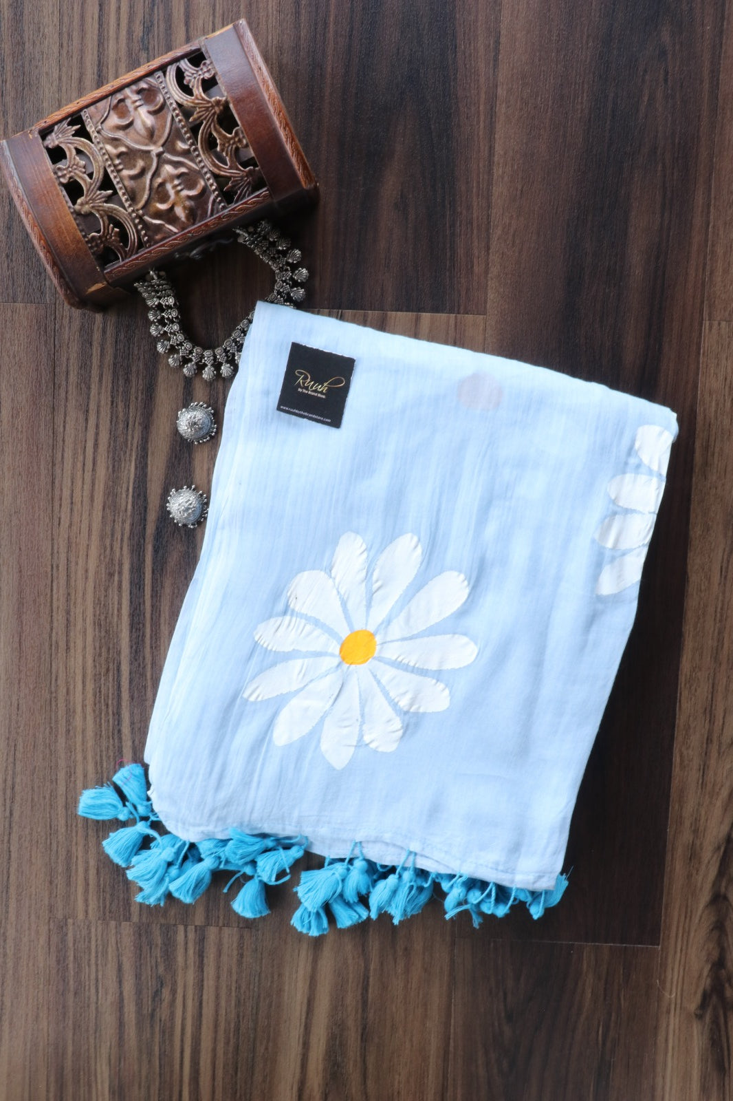 LIGHT BLUE DAISY HANDPAINTED MULMUL SAREE