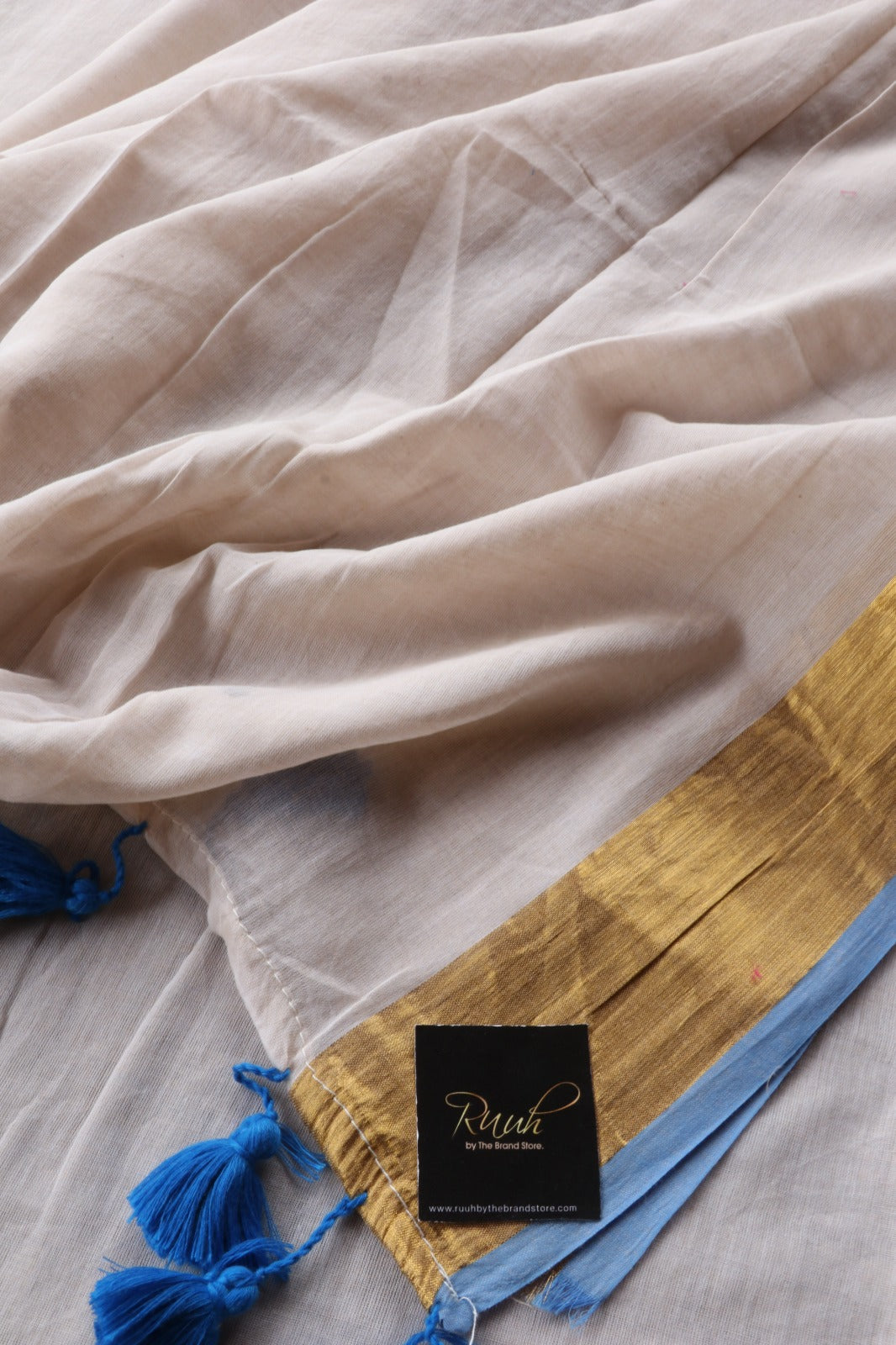 MULMUL ZARI BORDER WITH BLUE EDGING