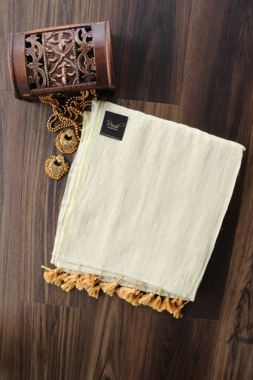 MULMUL SAREE WITH WOVEN PATTERN