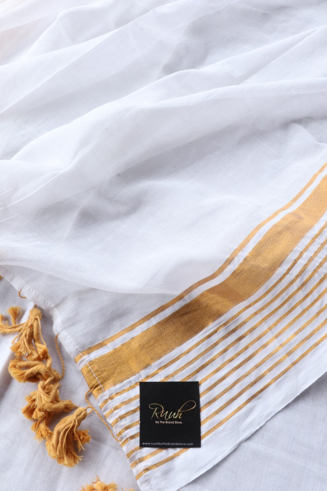 OFF WHITE MULMUL COTTON SAREE WITH ZARI STRIPE BORDER
