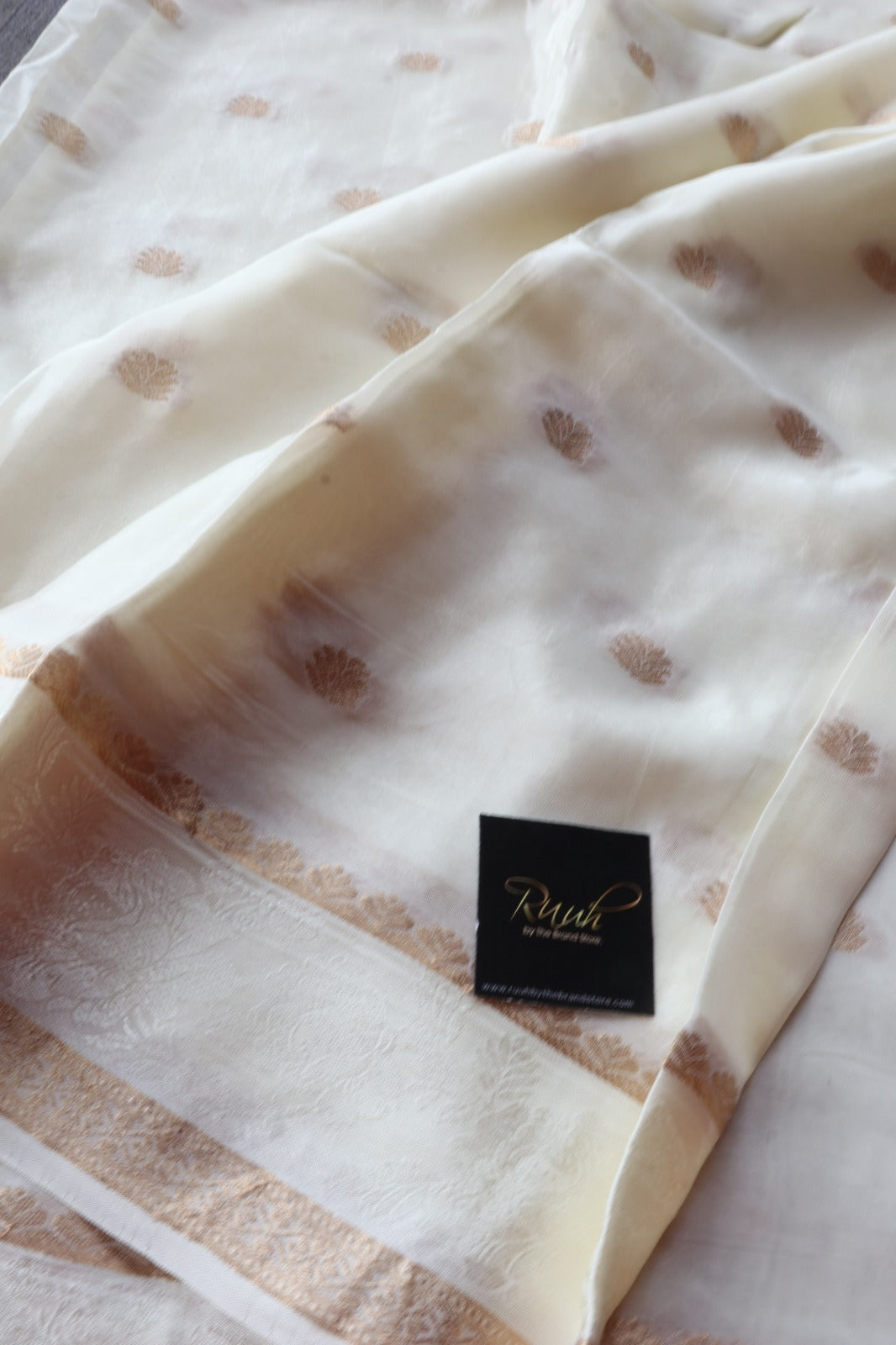 VISCOSE SEMI SILK IN OFF WHITE
