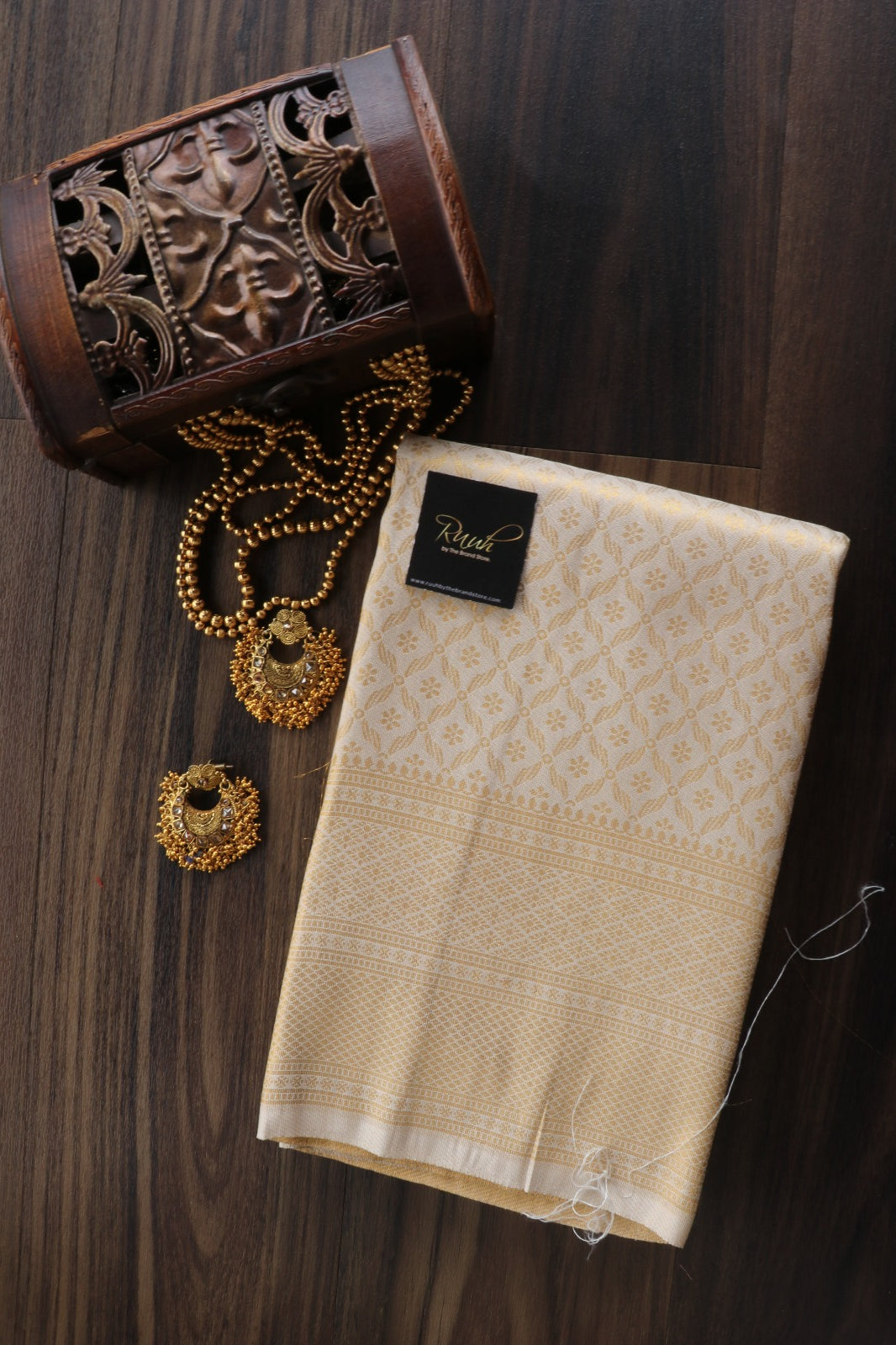 ONAM SPECIAL LIGHT GOLD WOVEN DESIGN SAREE