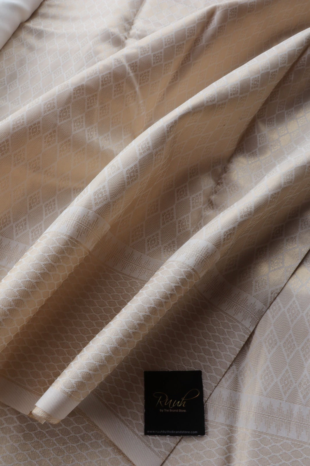 LIGHT GOLD GEOMETRICAL PATTERNED SAREE