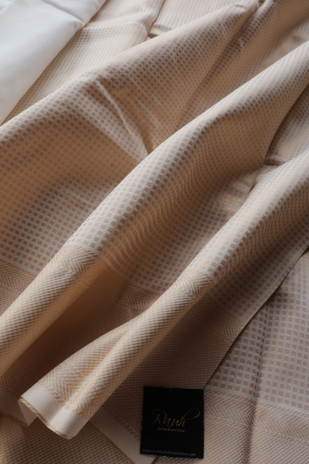 LIGHT GOLD SMALL SQUARE PATTERN WOVEN SAREE