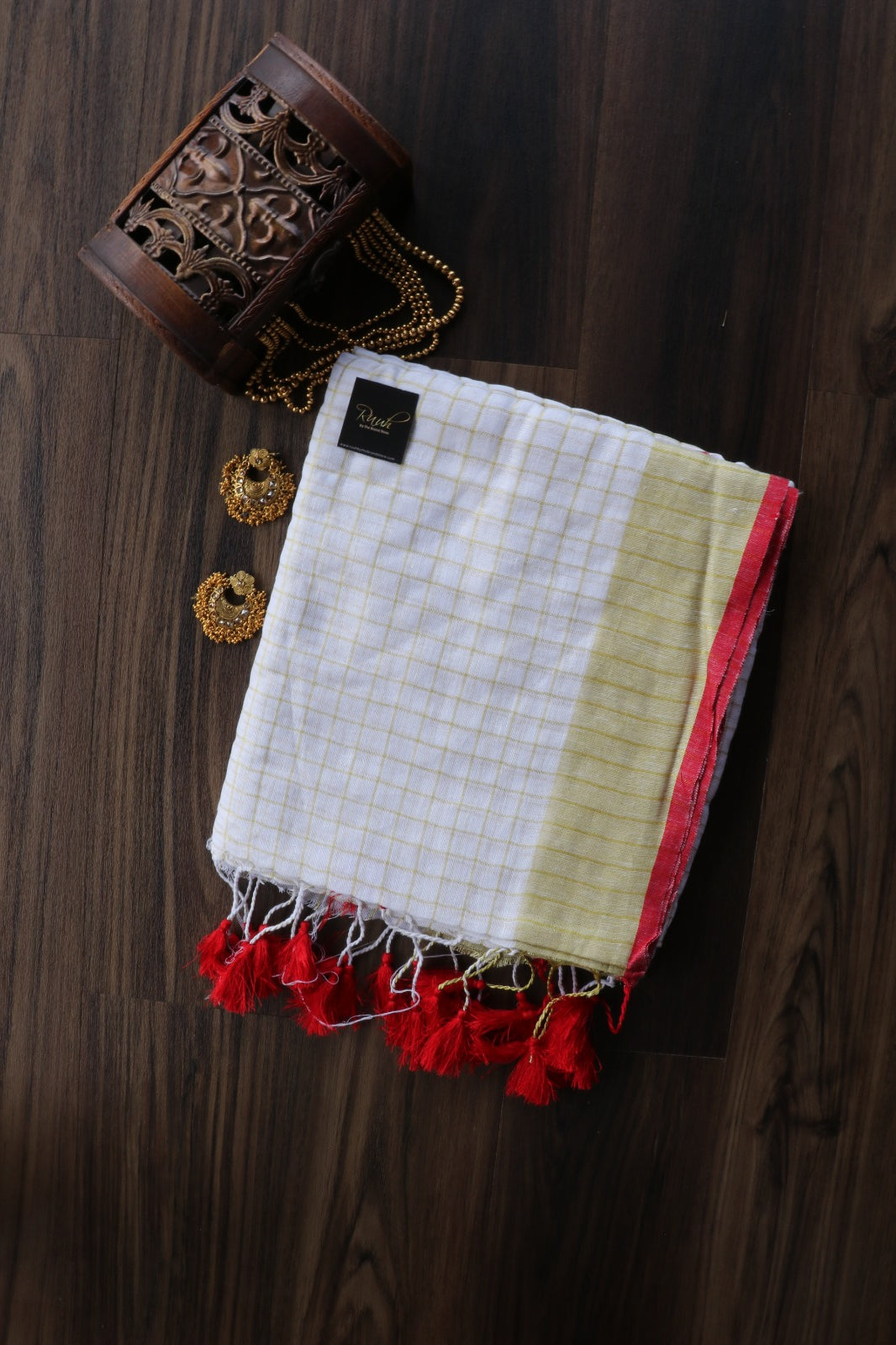 LINEN CHECKS WITH RED EDGING