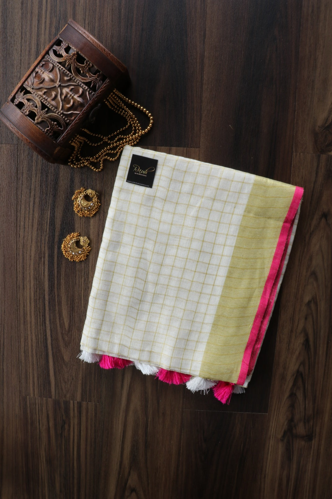 LINEN CHECKS WITH PINK EDGING