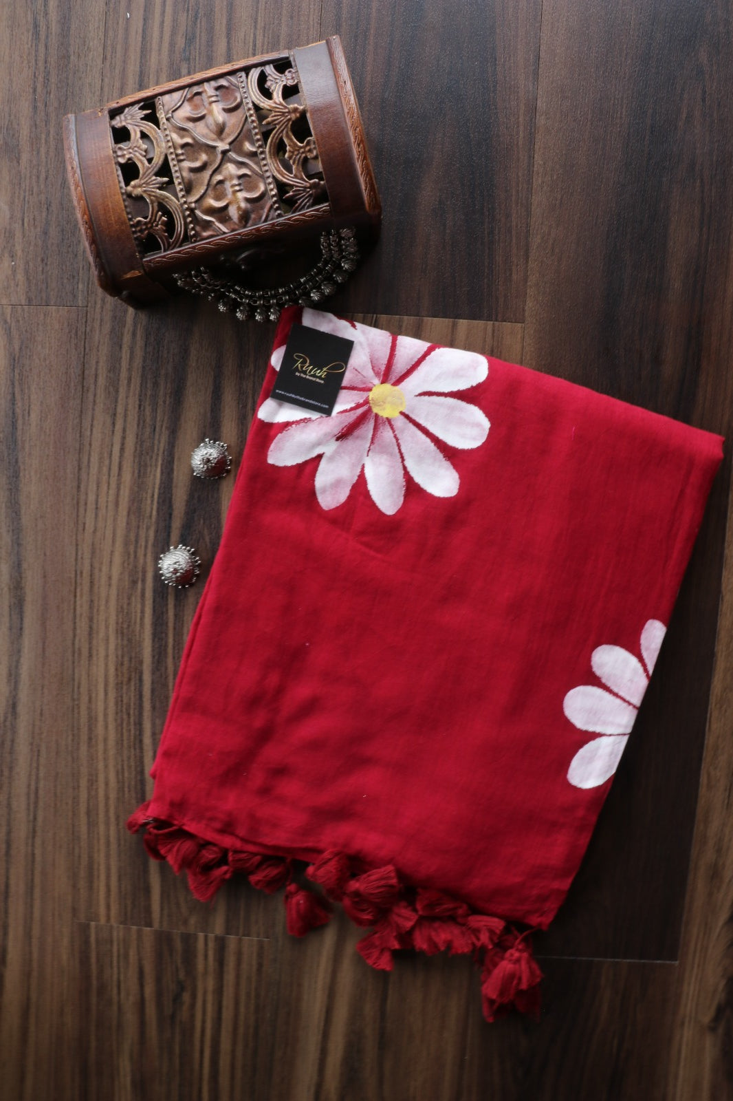 MAROON MULMUL SAREE WITH DAISY HANDPAINT