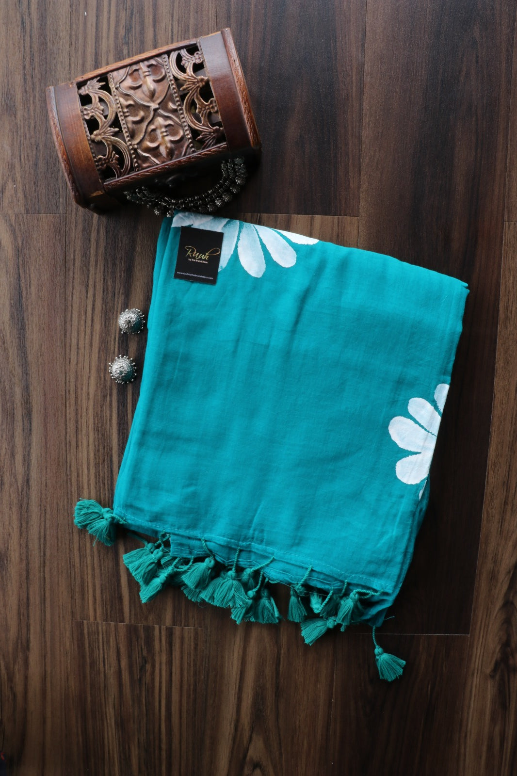PEACOCK GREEN MULMUL SAREE WITH DAISY HANDPAINT